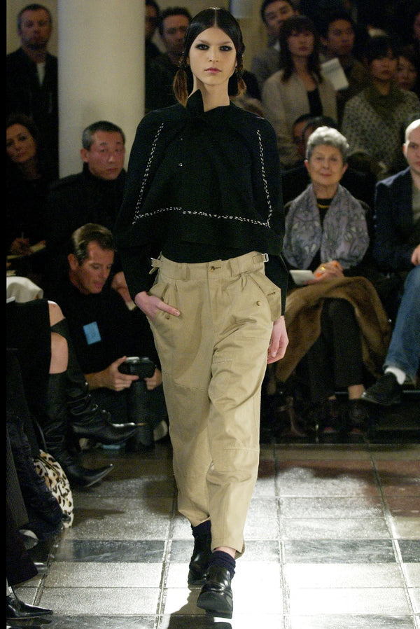 Comme des Garçons Fall 2003 Runway Ensemble — Cape Top & Riding
