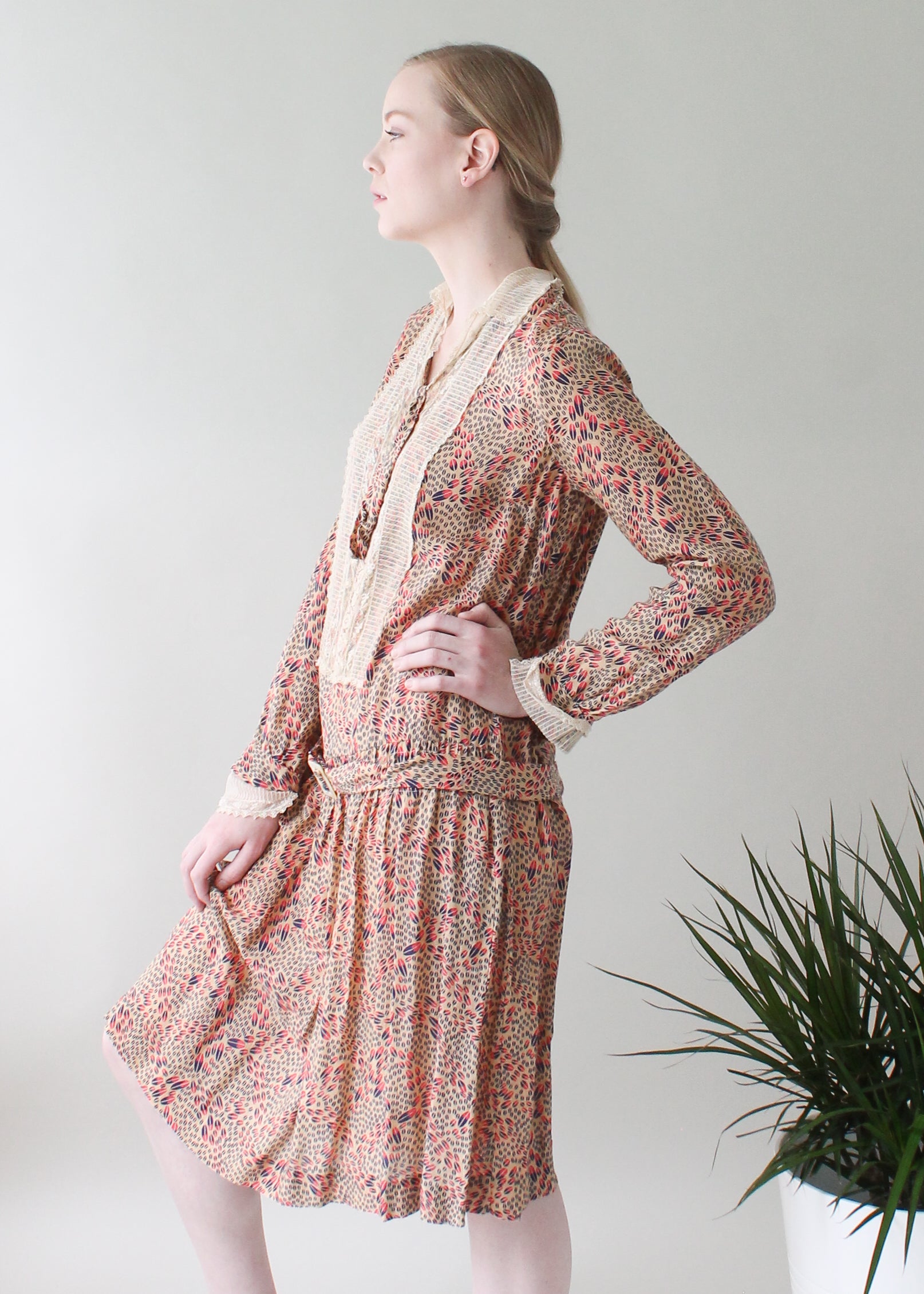 Vintage 1920s Silk Print and Lace Day Dress
