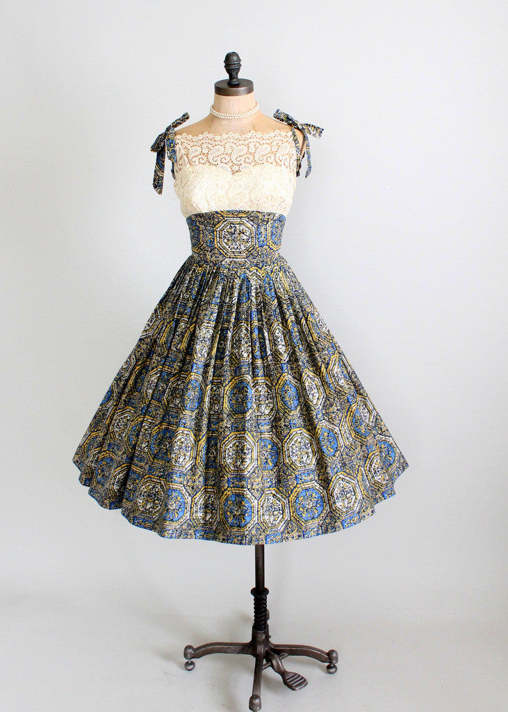 Vintage 1950s summer full skirt party dress
