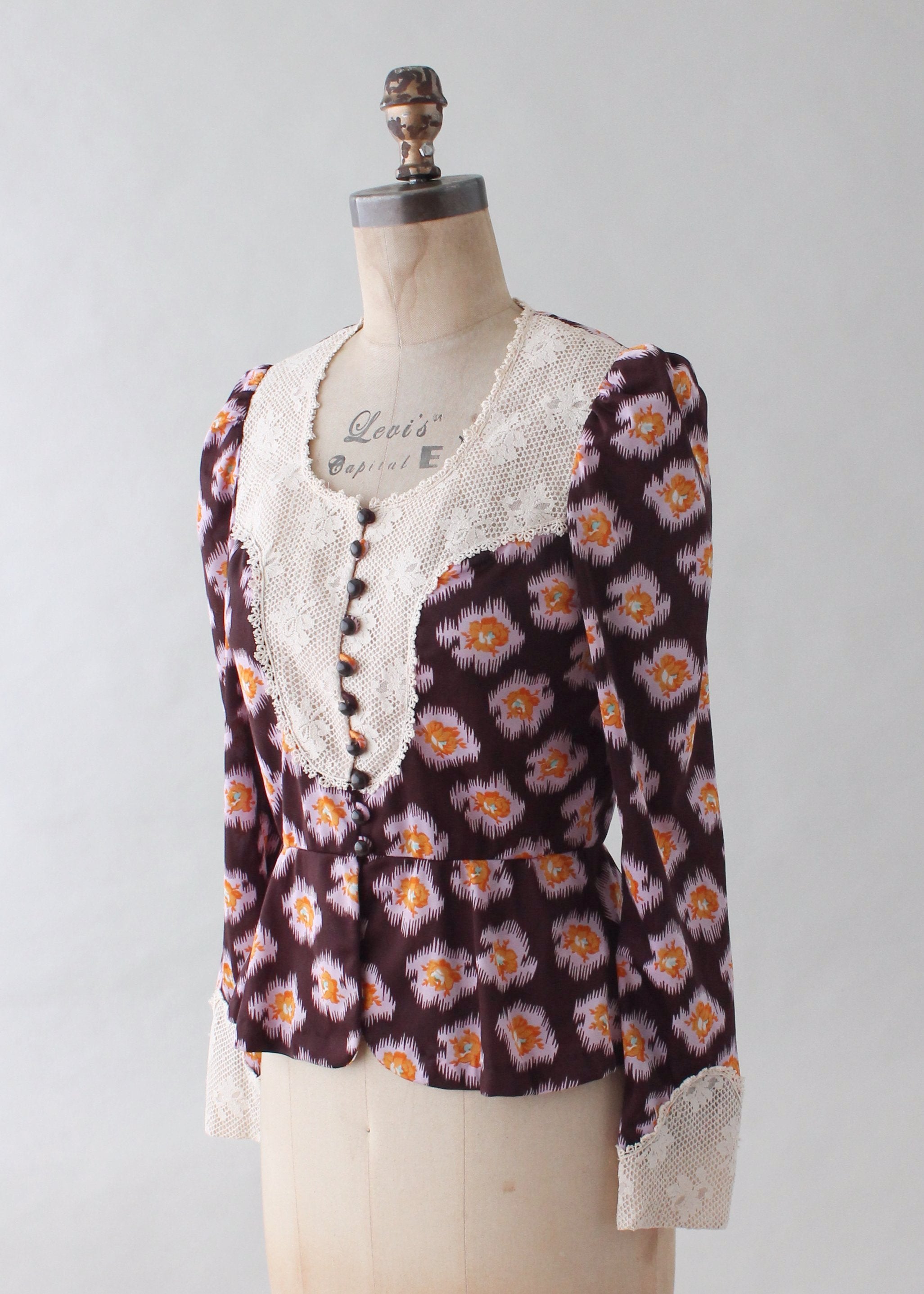 Vintage 1960s Floral and Lace MOD Blouse