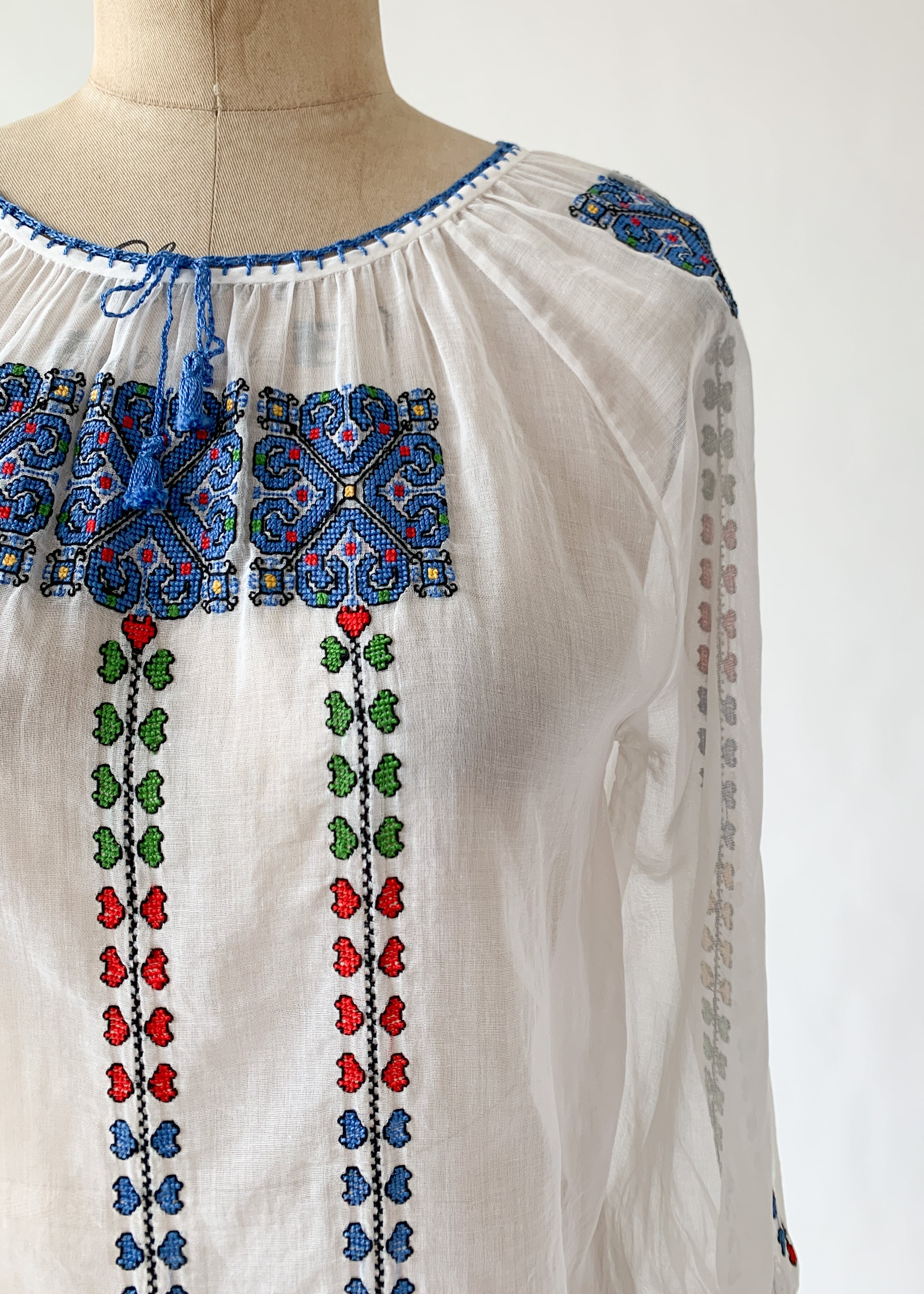 Vintage 1970s Yugoslavian Embroidered Cotton Top