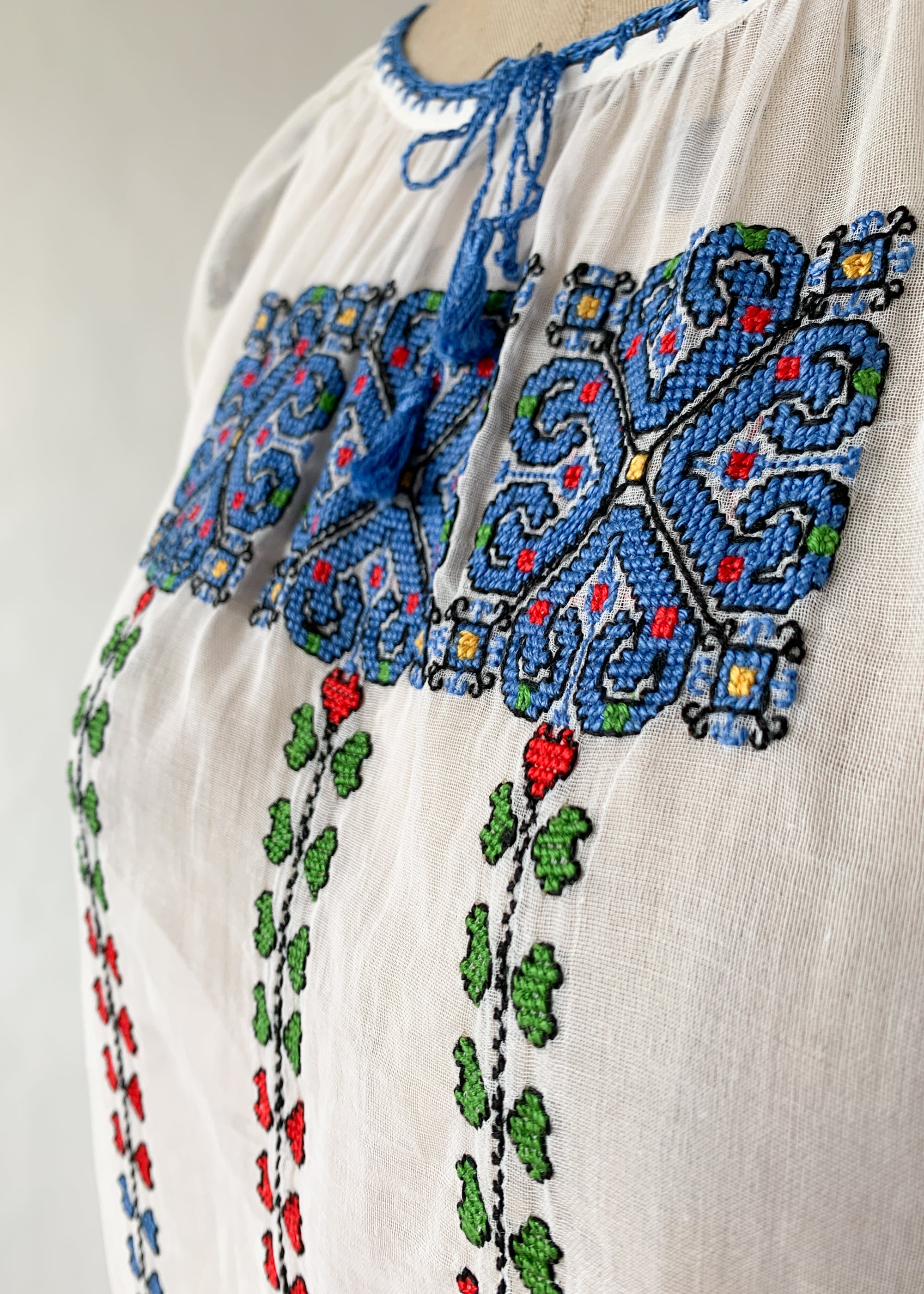 Vintage 1970s Yugoslavian Embroidered Cotton Top
