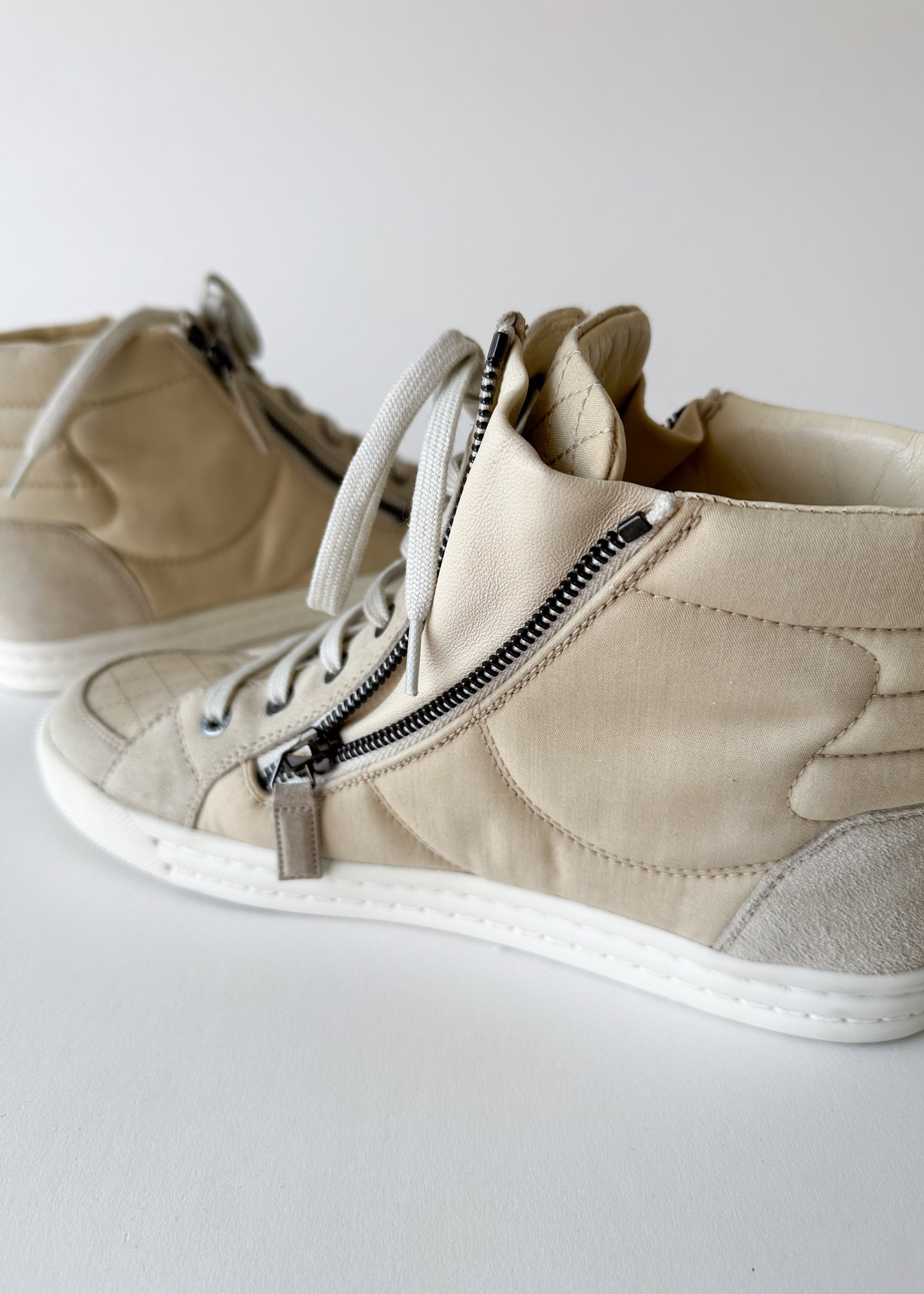 Chanel cc clearance high top sneakers