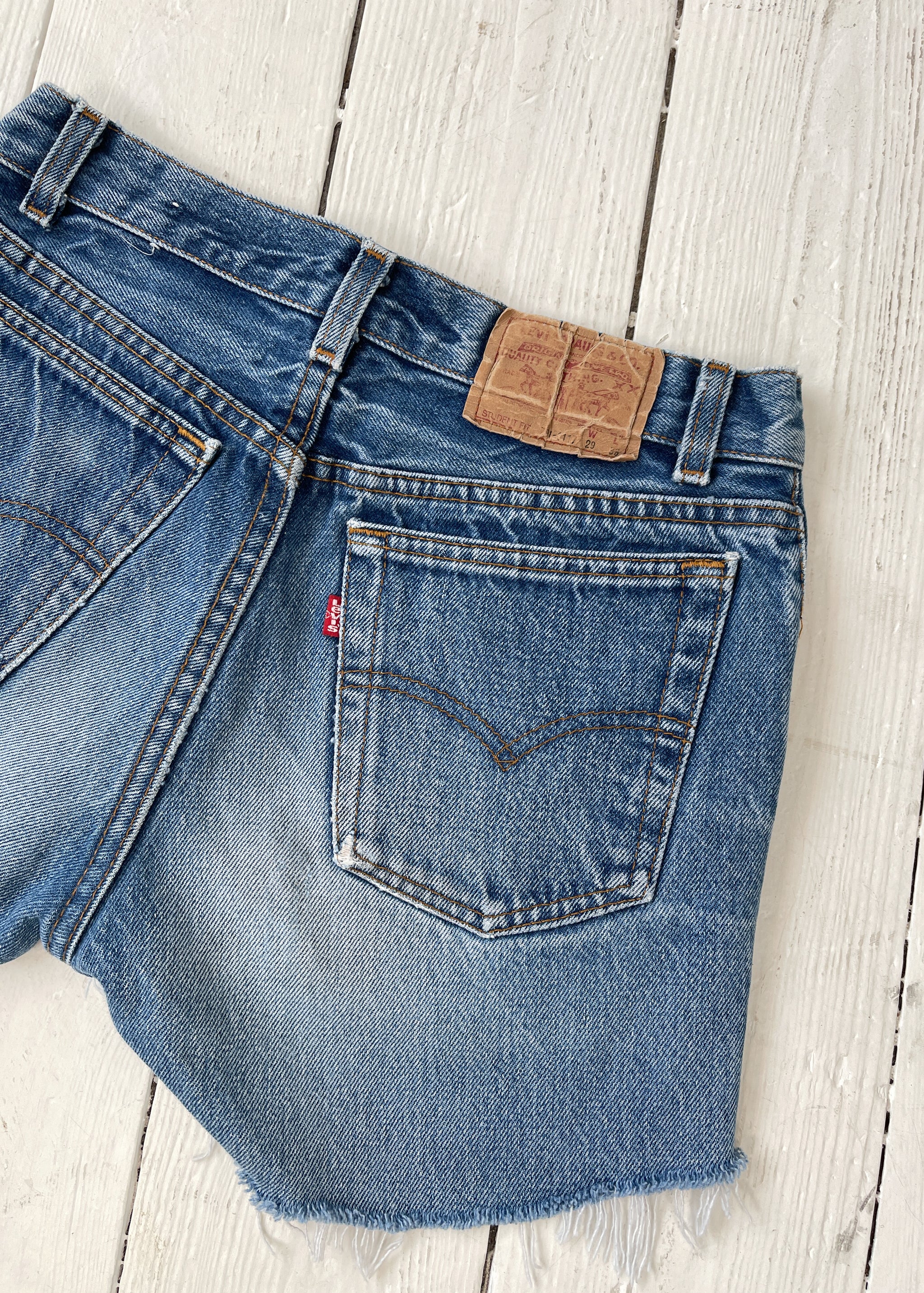 Vintage levi cut off denim shorts deals