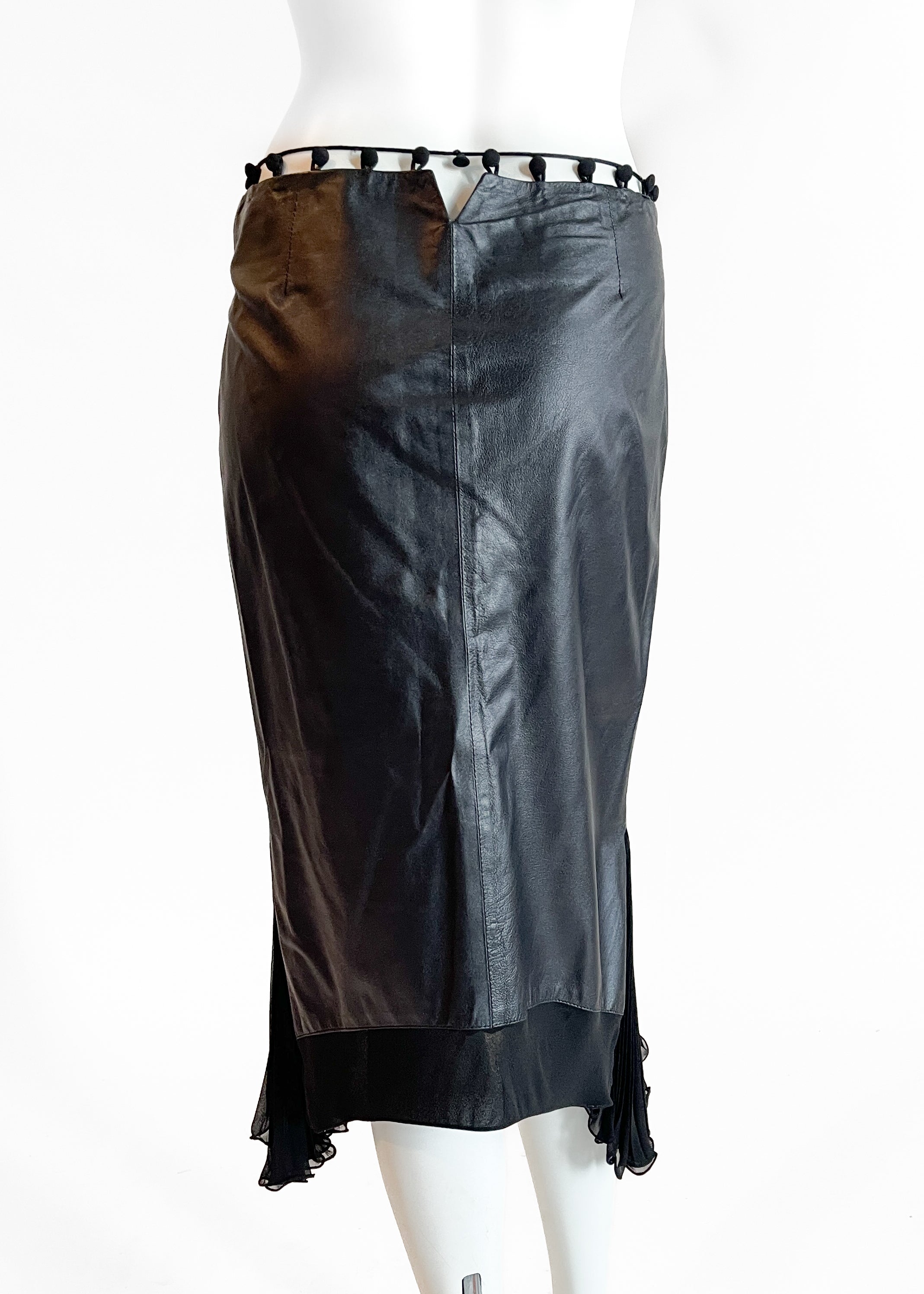 Yves saint laurent by tom ford 2004 スカート YSL Black Lambskin Leather Skirt — Tom Ford Spring 2004 Runway
