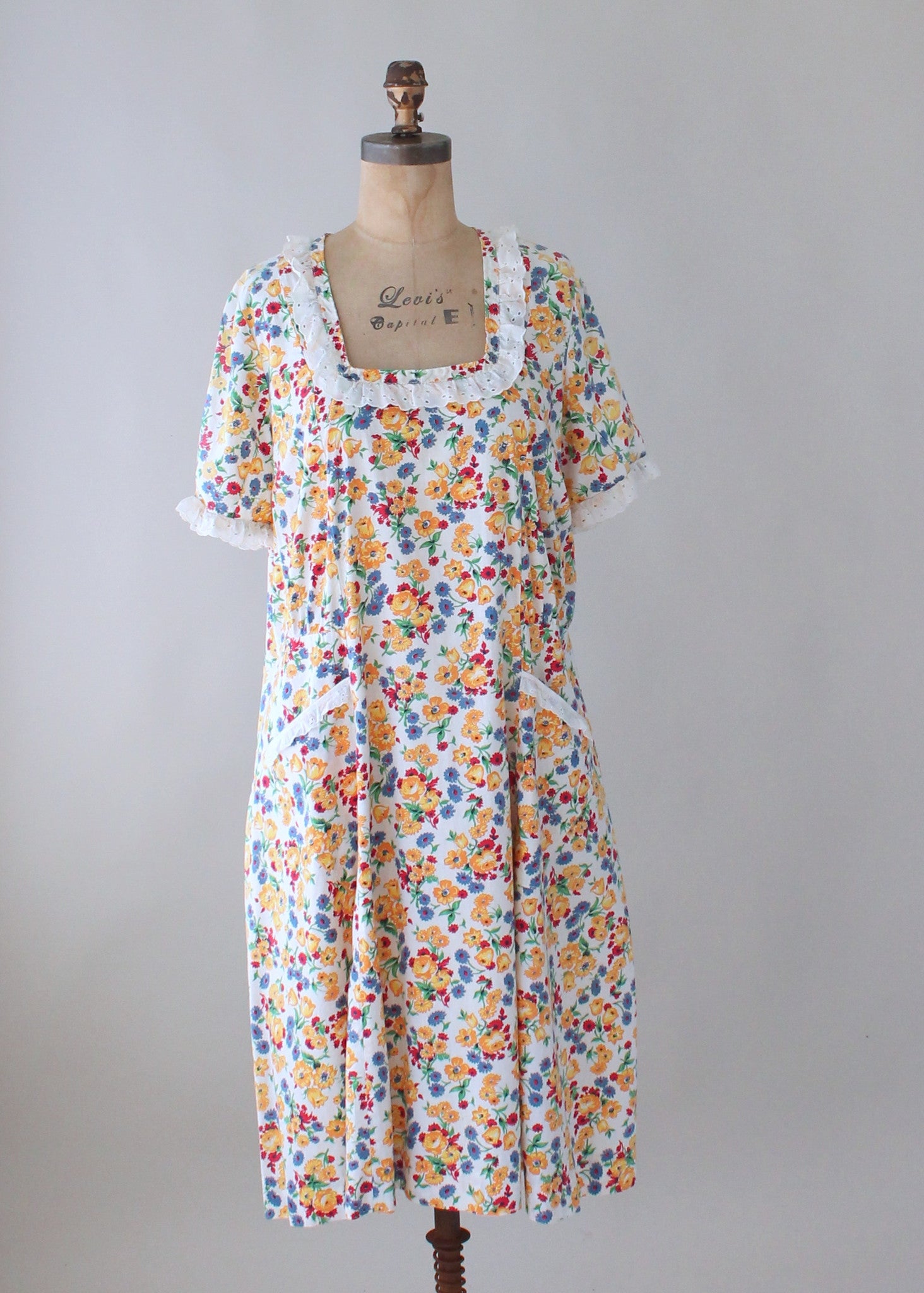 Vintage 1930s Floral Feedsack and Lace Day Dress