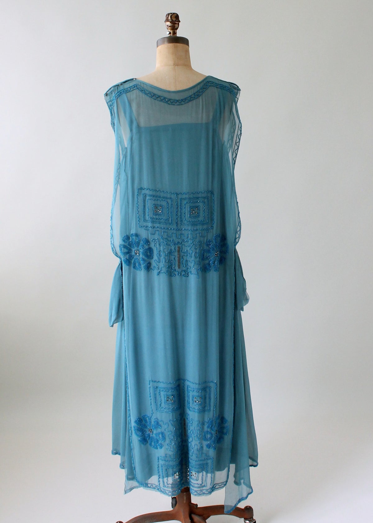blue flapper dress Vintage 1920s Cornflower Tambour Beaded Silk — L/XL Size:40/34 swatches-tinisie-halter-mini-dress Alice + Olivia Zarita This Blue Flapper Dress