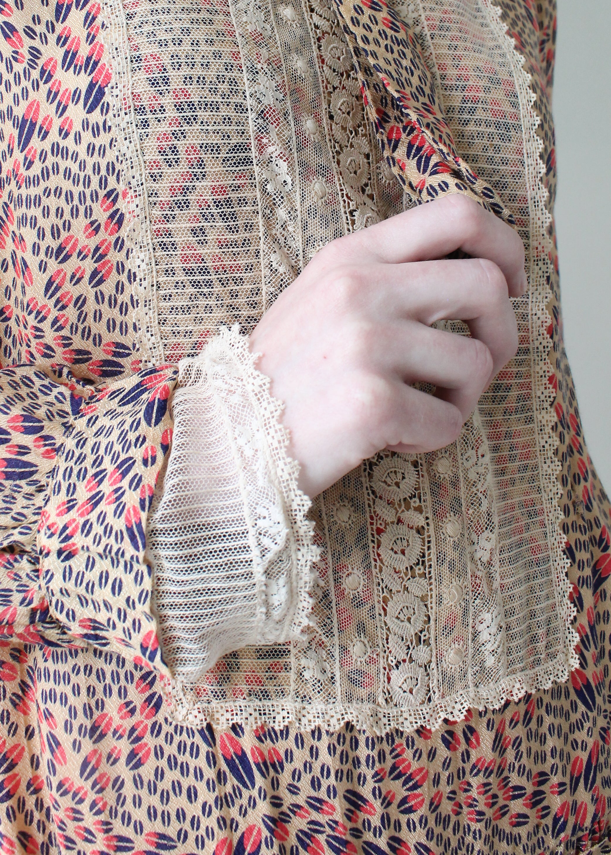 Vintage 1920s Silk Print and Lace Day Dress
