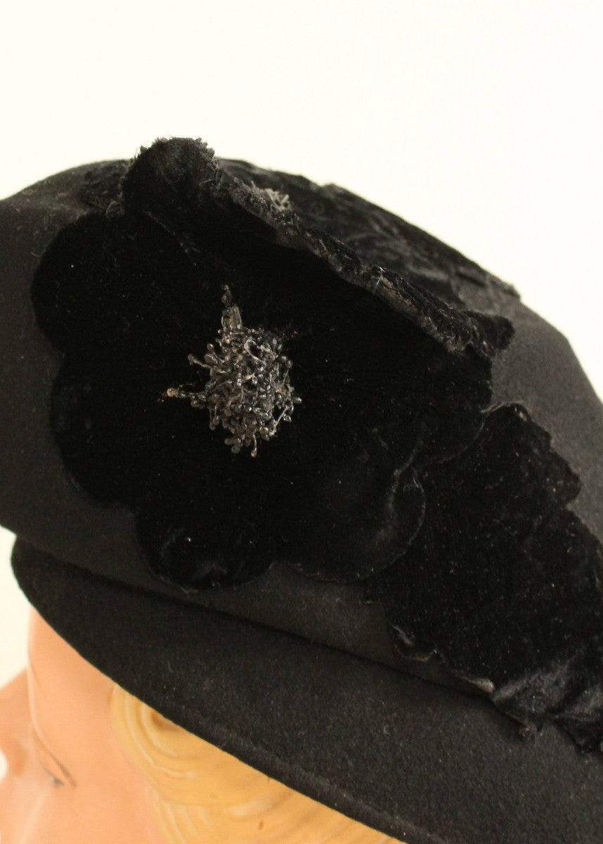 Vintage 1930s Art Deco Black Flower Beret Hat