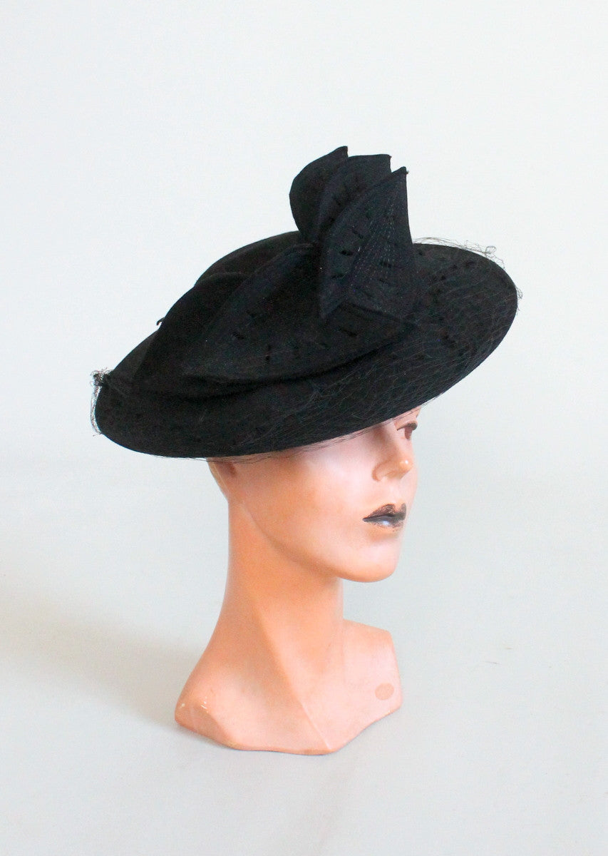 Vintage 1930s Noir Leaves Black Tilt Hat