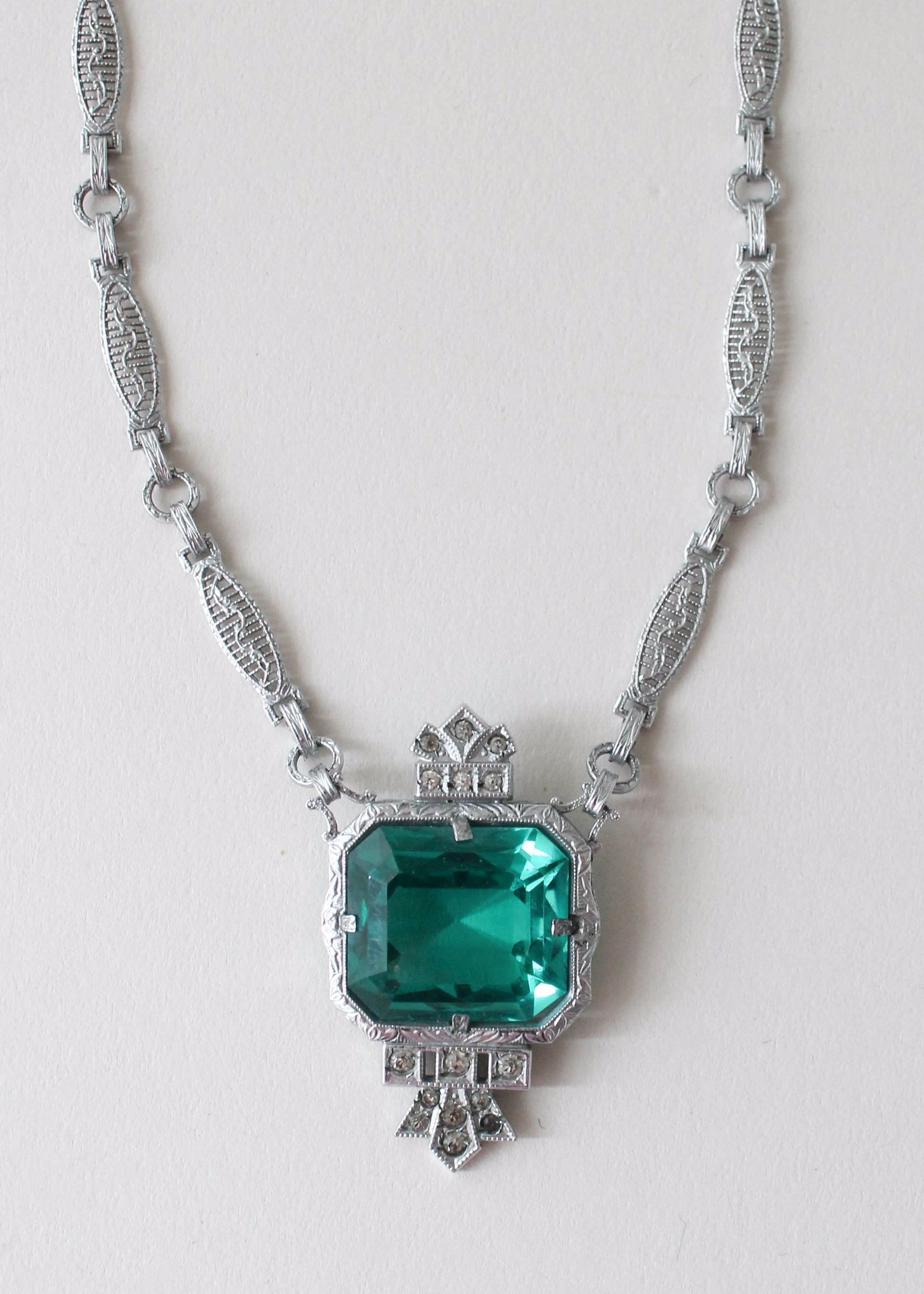 Vintage 1930s Rhodium Plated Art Deco Necklace with Green Glass Cabochon