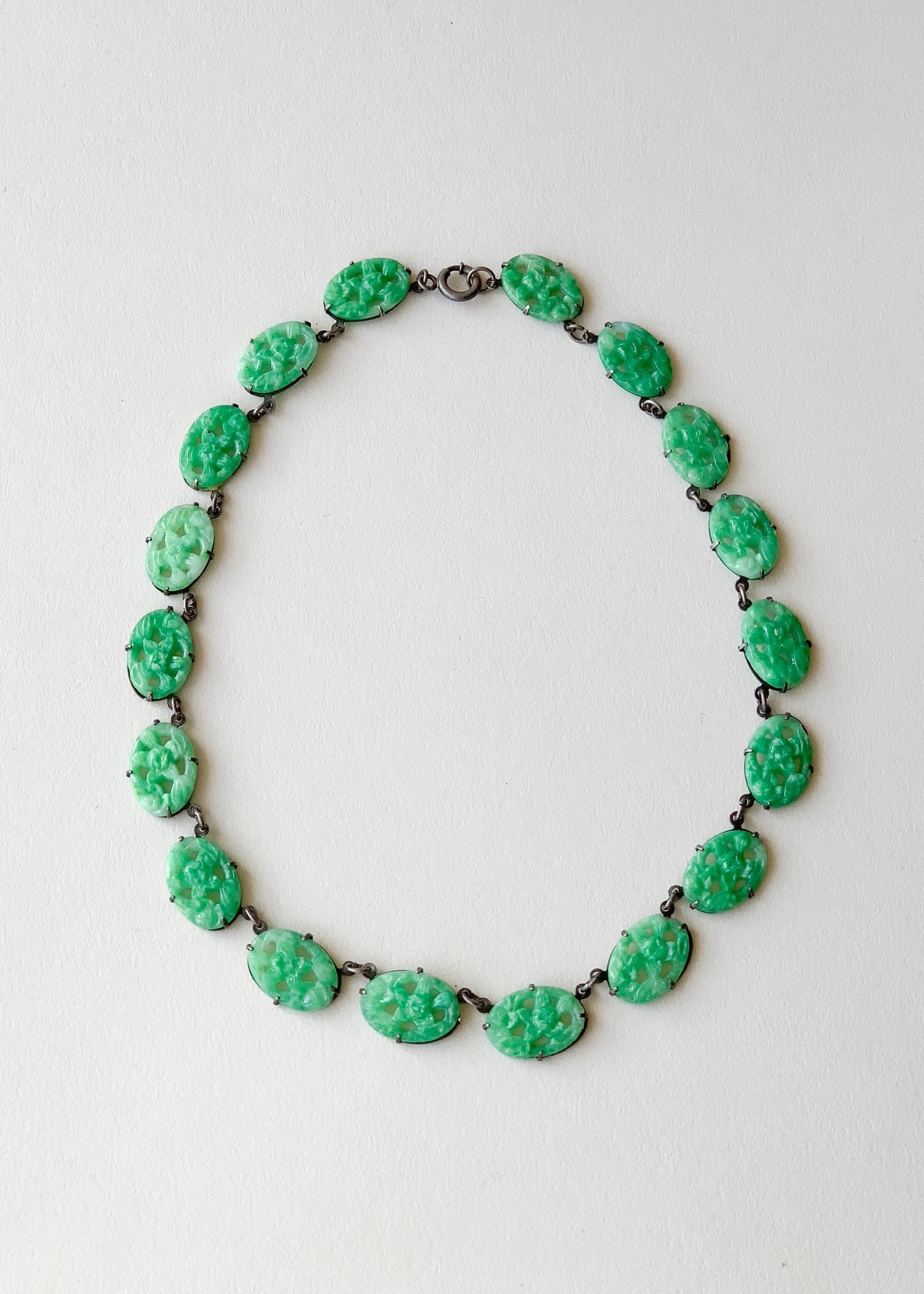 Vintage 1930s Carved Peking Glass Choker Necklace