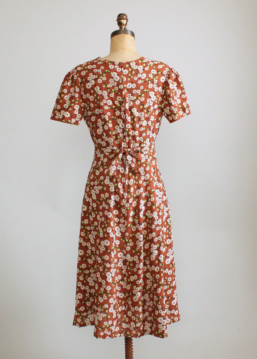 Vintage 1940s Daisy Print Floral Cotton Day Dress
