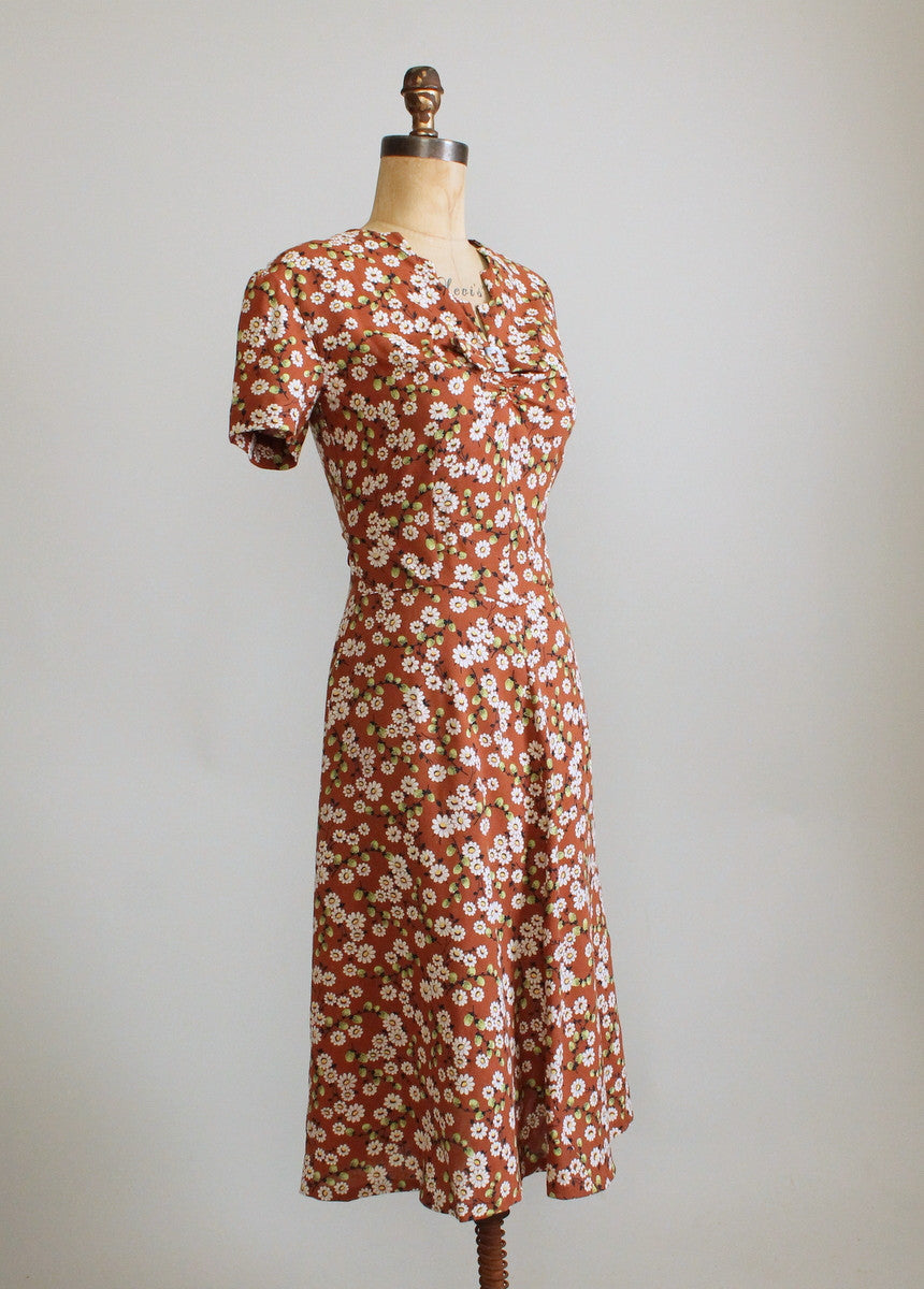 Vintage 1940s Daisy Print Floral Cotton Day Dress