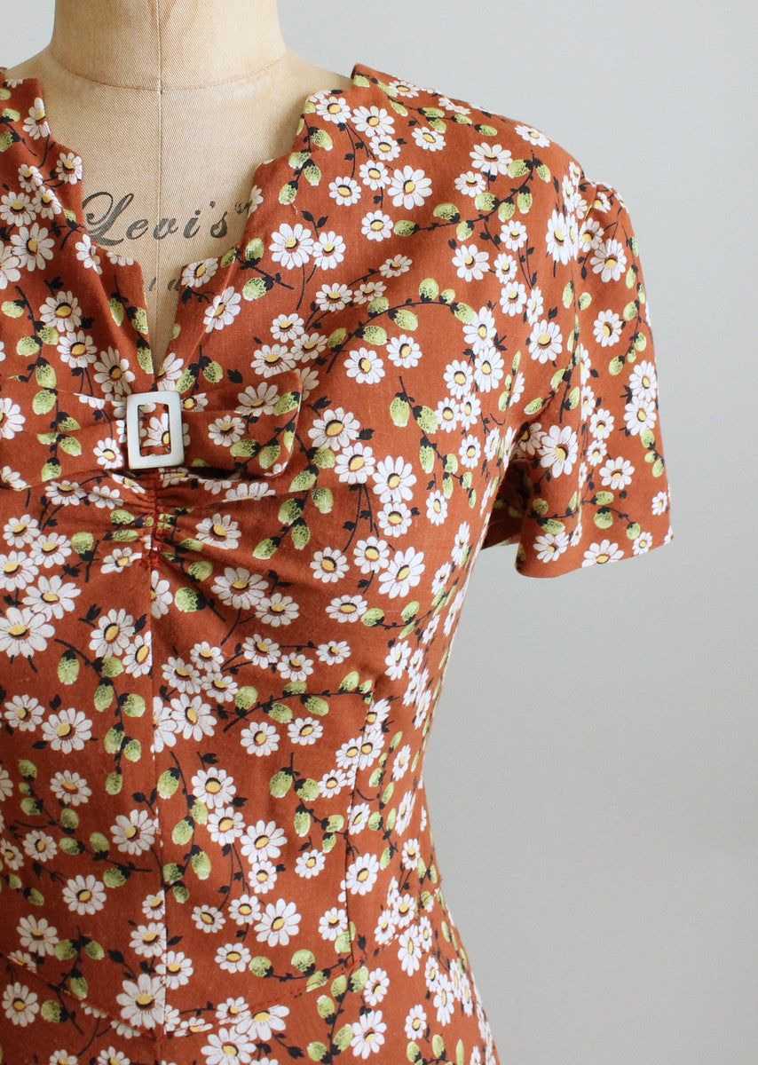 Vintage 1940s Daisy Print Floral Cotton Day Dress