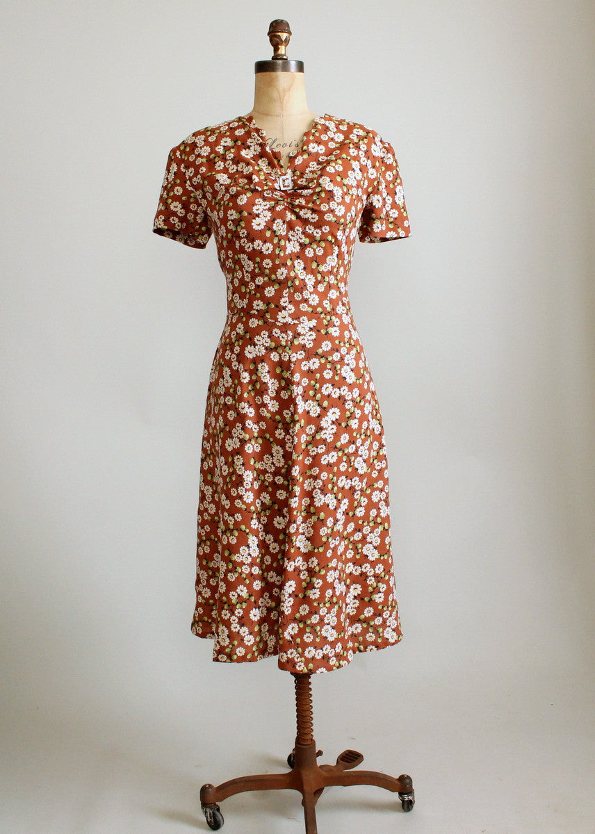 Vintage 1940s Daisy Print Floral Cotton Day Dress