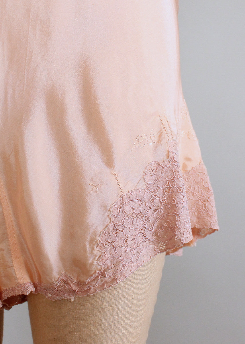 Vintage 1940s Peach Rayon and Lace Tap Shorts