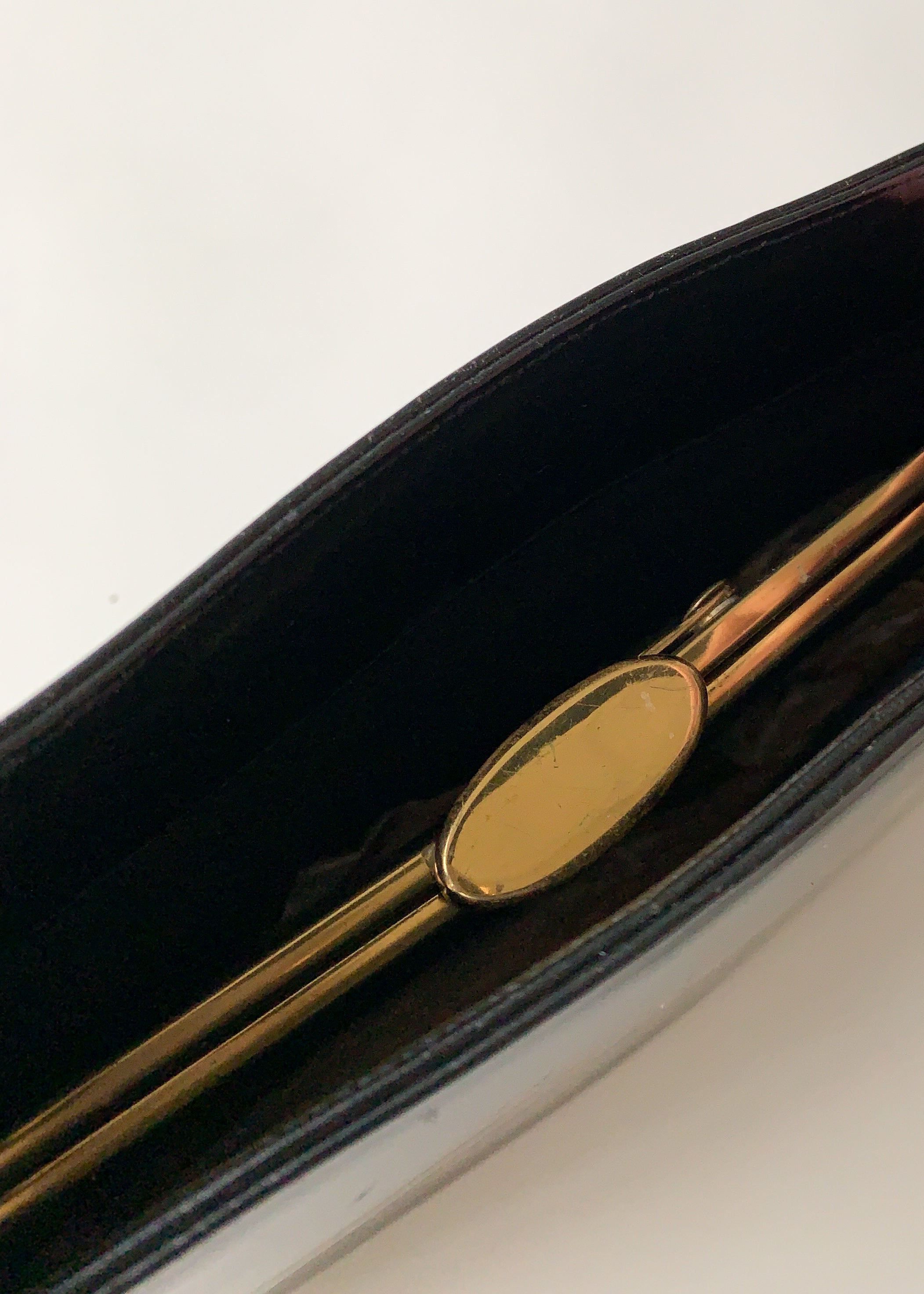 Vintage 1960s Round Leather Purse