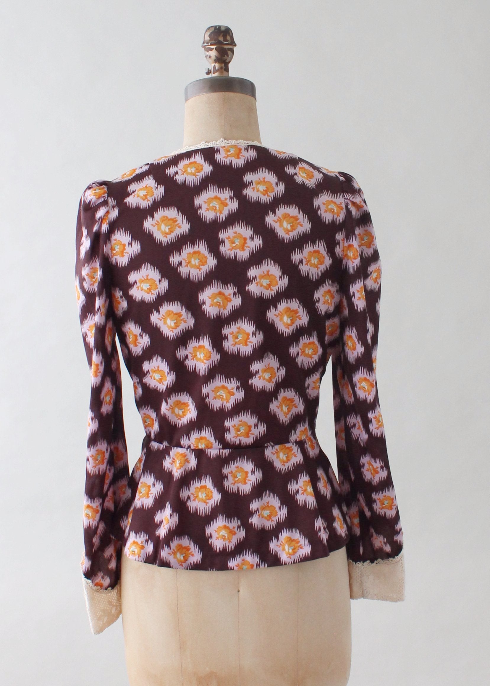 Vintage 1960s Floral and Lace MOD Blouse