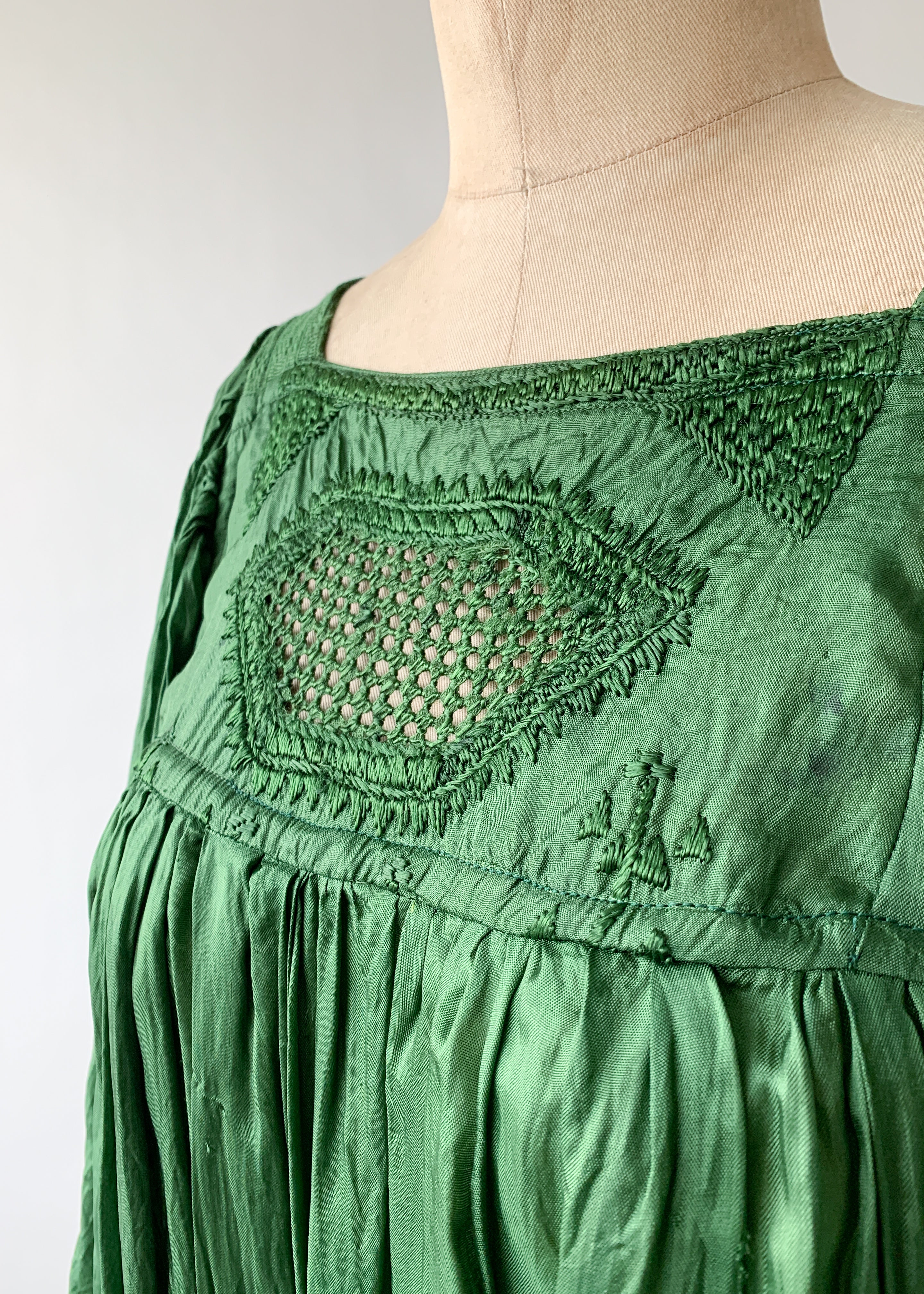 Vintage 1960s Emerald Green Pleated Dress