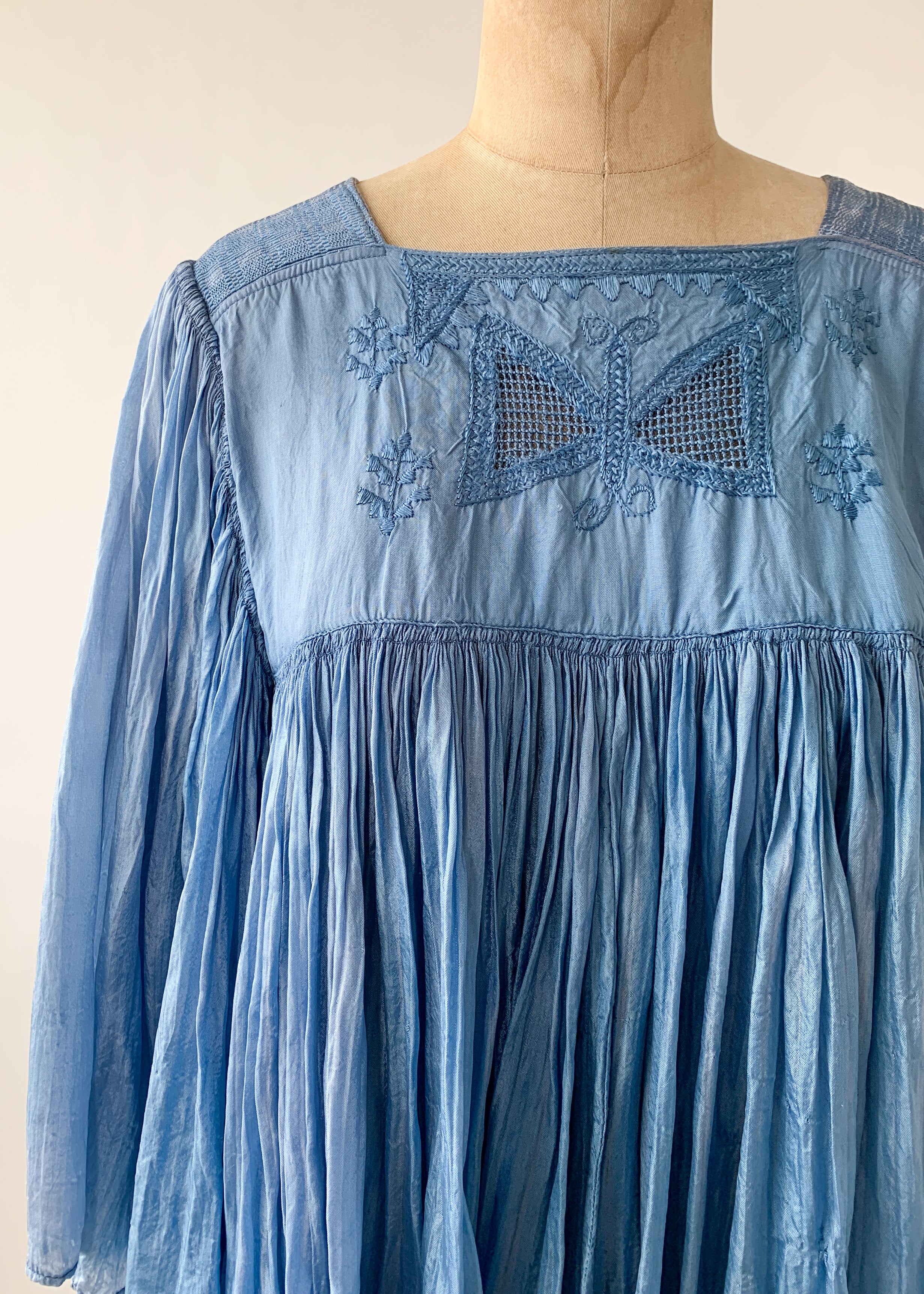 Vintage 1960s Sky Blue Pleated Top