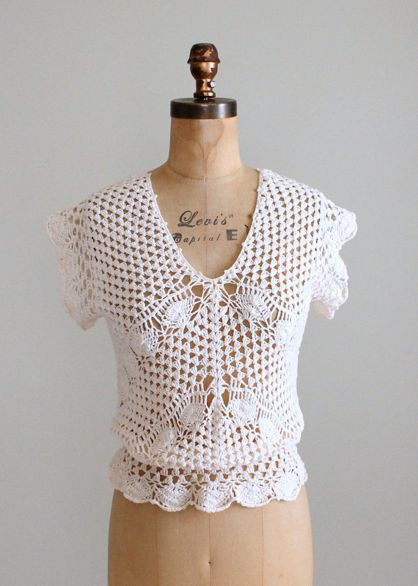 Vintage 1970s Scallop Hem Crochet Top