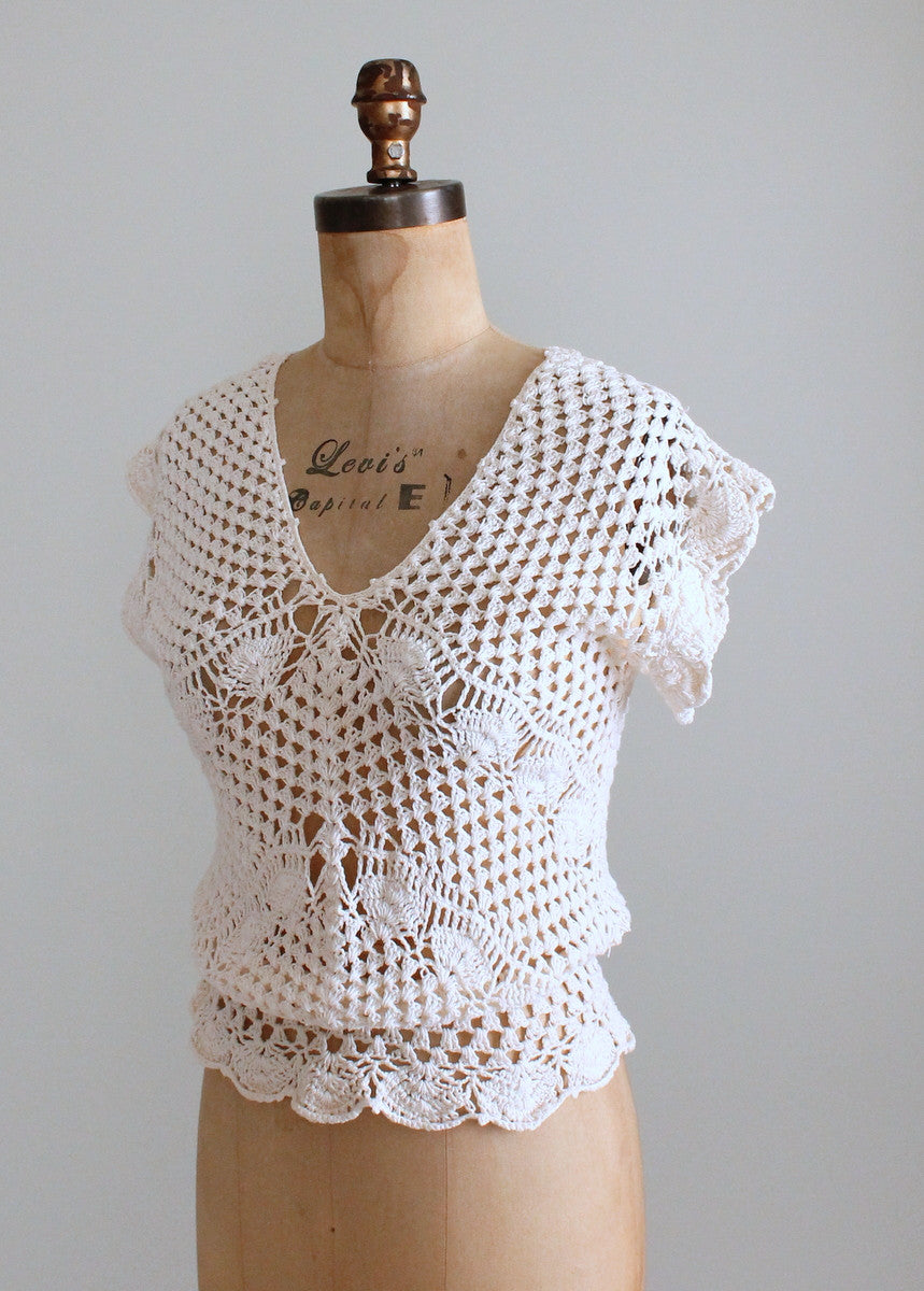 Vintage 1970s Scallop Hem Crochet Top