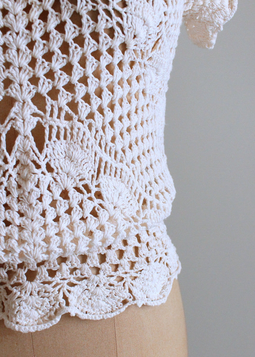 Vintage 1970s Scallop Hem Crochet Top