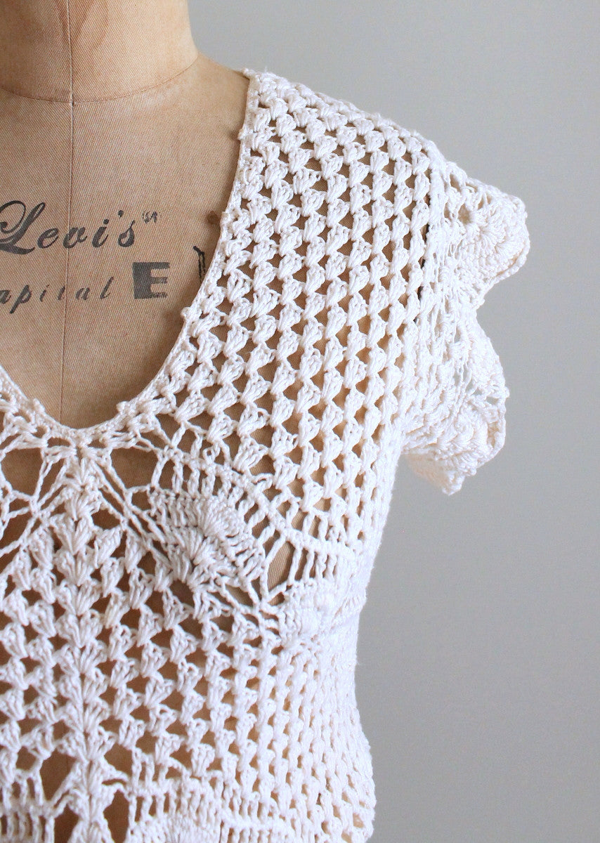 Vintage 1970s Scallop Hem Crochet Top