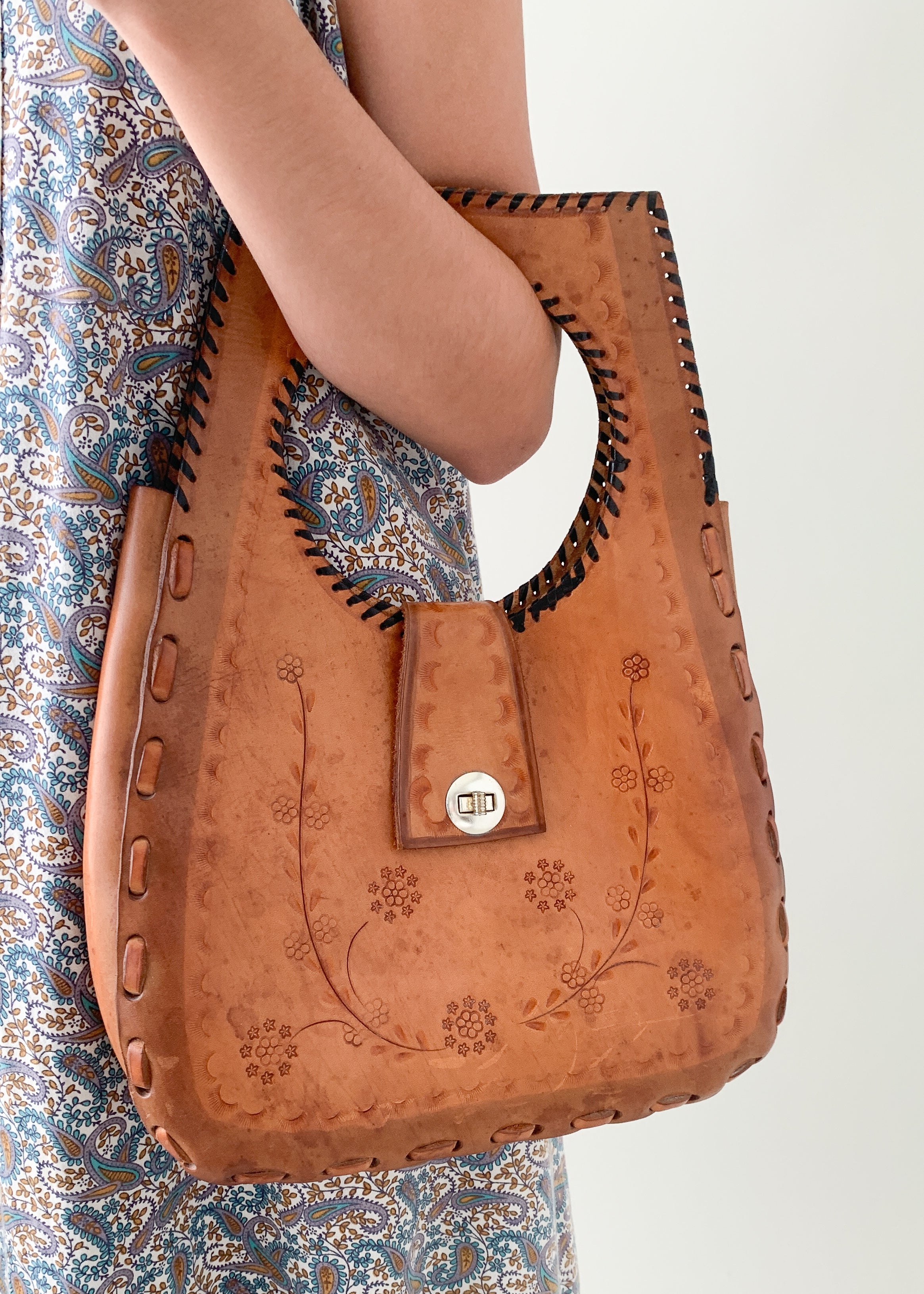 Vintage 1970s Tooled Leather Purse
