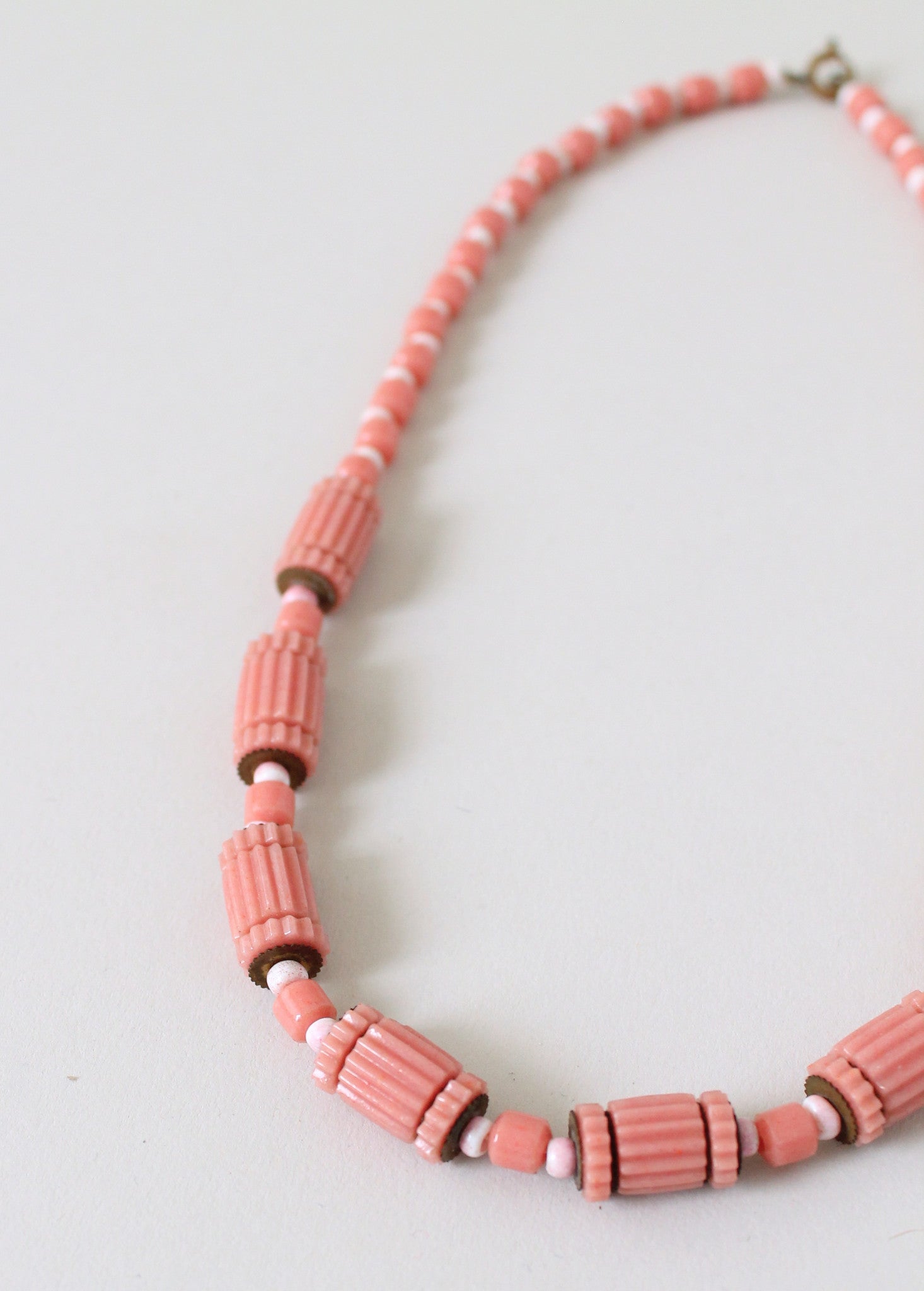 Vintage 1930s Pink and White Glass Beaded Necklace