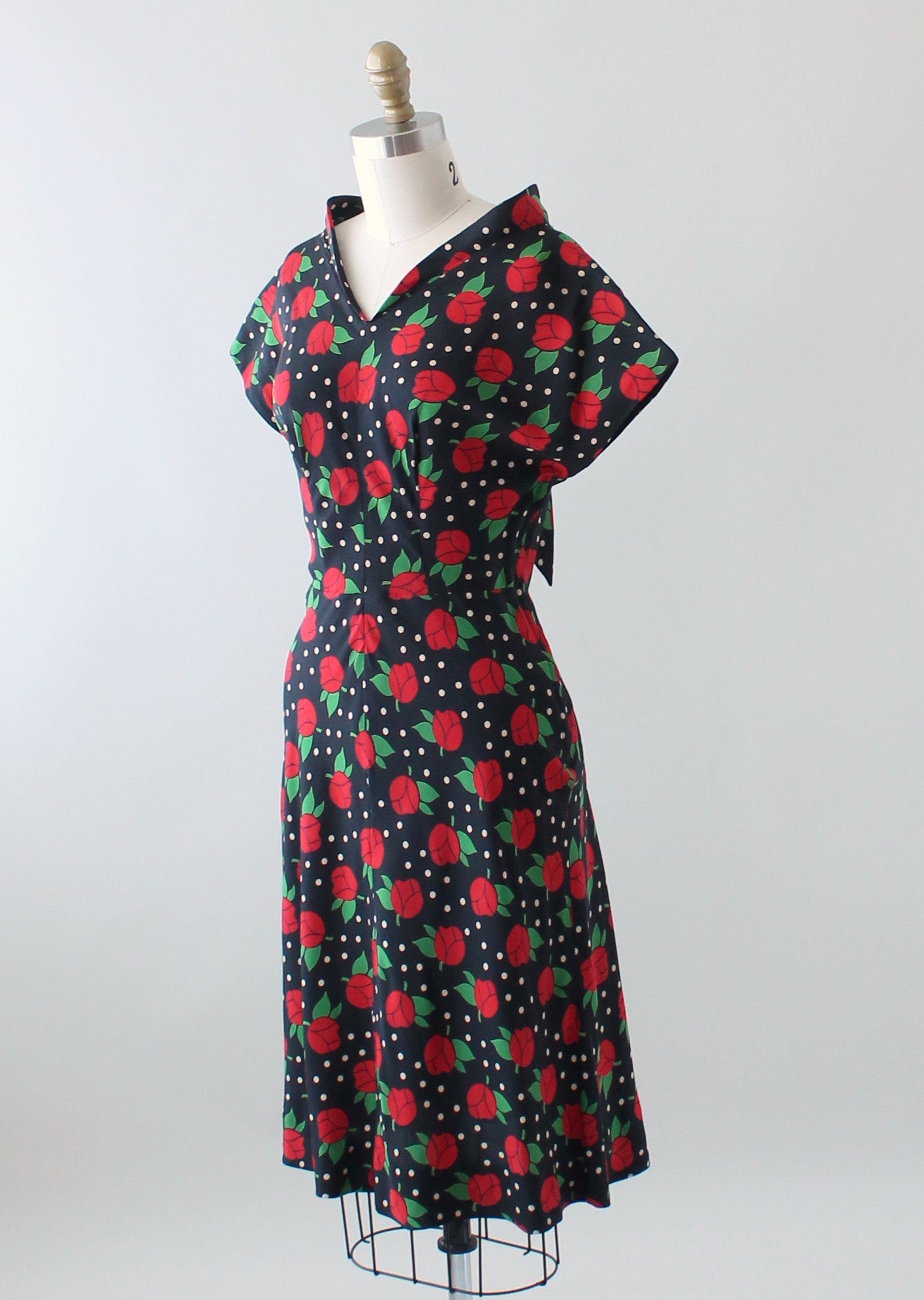 Vintage 1940s Red Roses Print Black Silk Dress