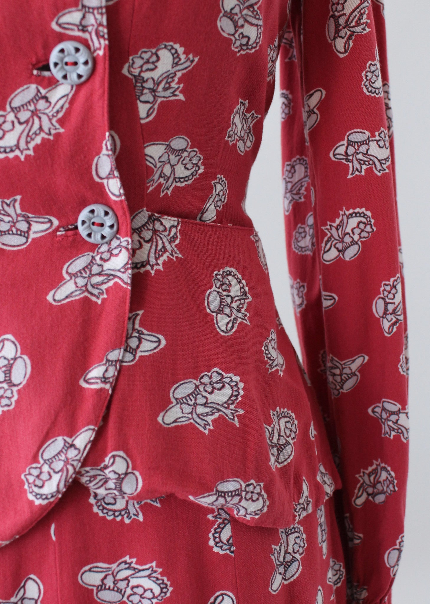 Vintage 1940s Hats Novelty Print Rayon Suit