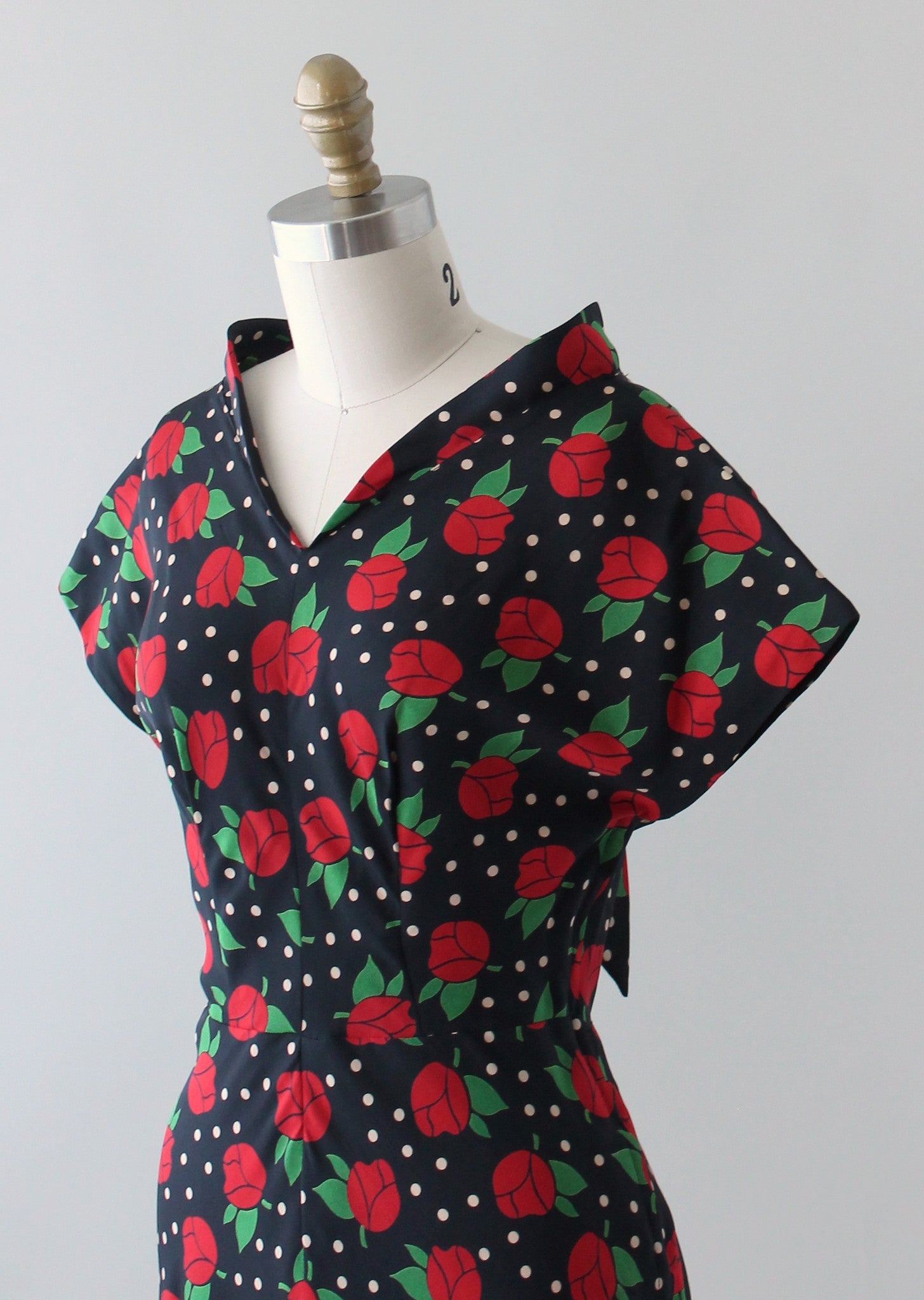 Vintage 1940s Red Roses Print Black Silk Dress