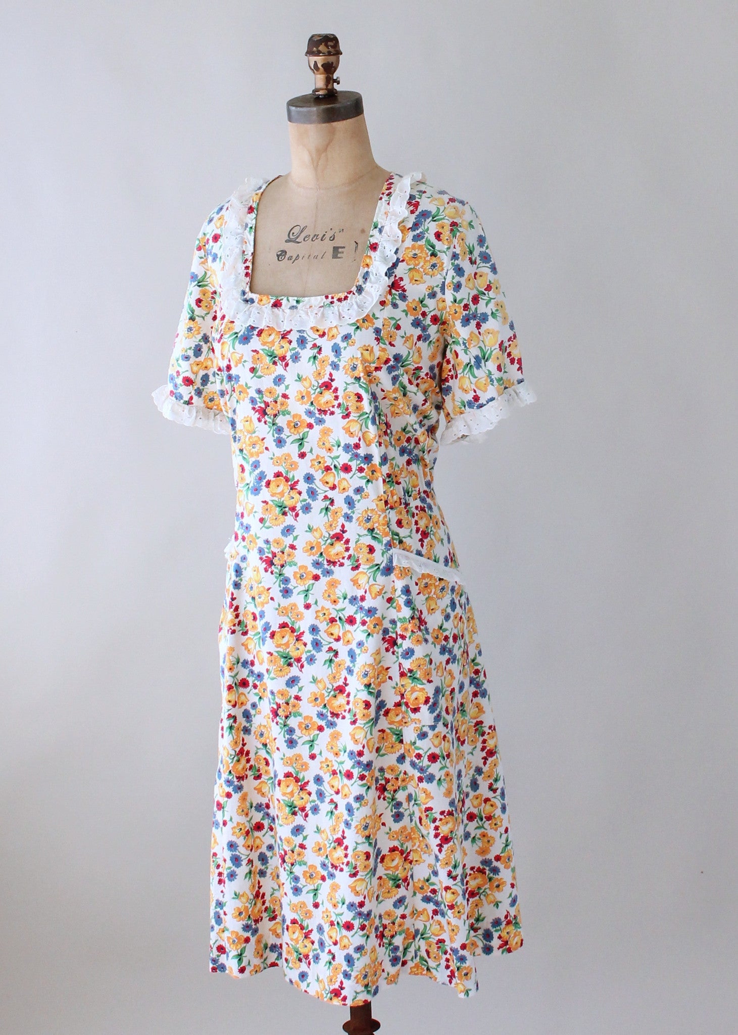 Vintage 1930s Floral Feedsack and Lace Day Dress