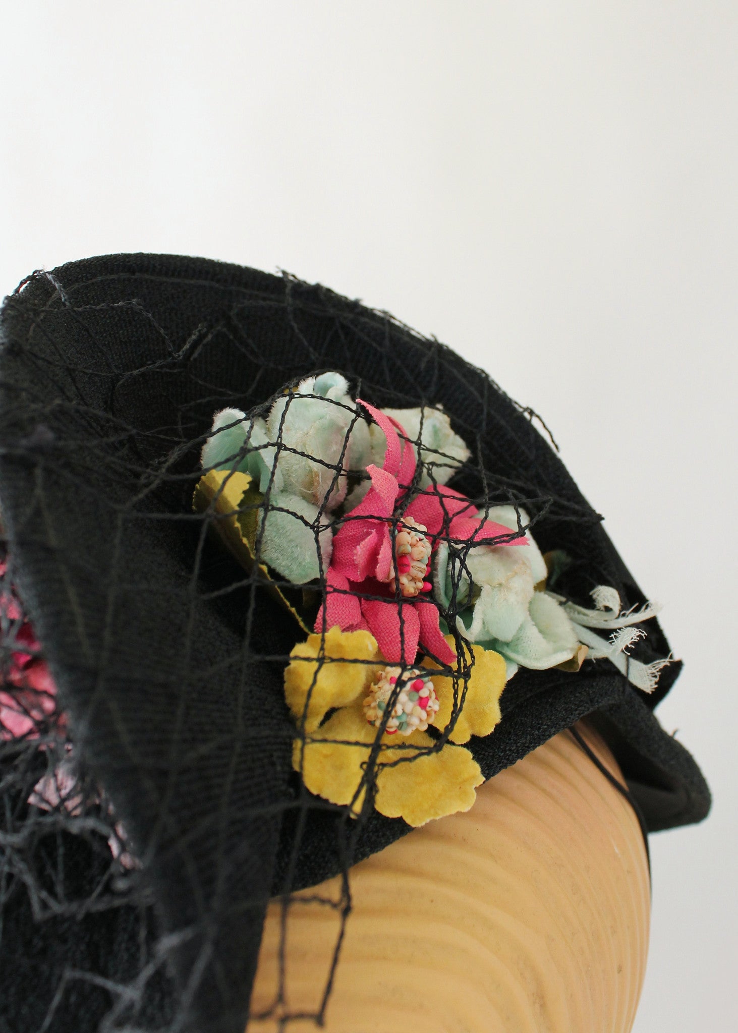 Vintage 1940s Floral Fascinator Style Tilt Hat