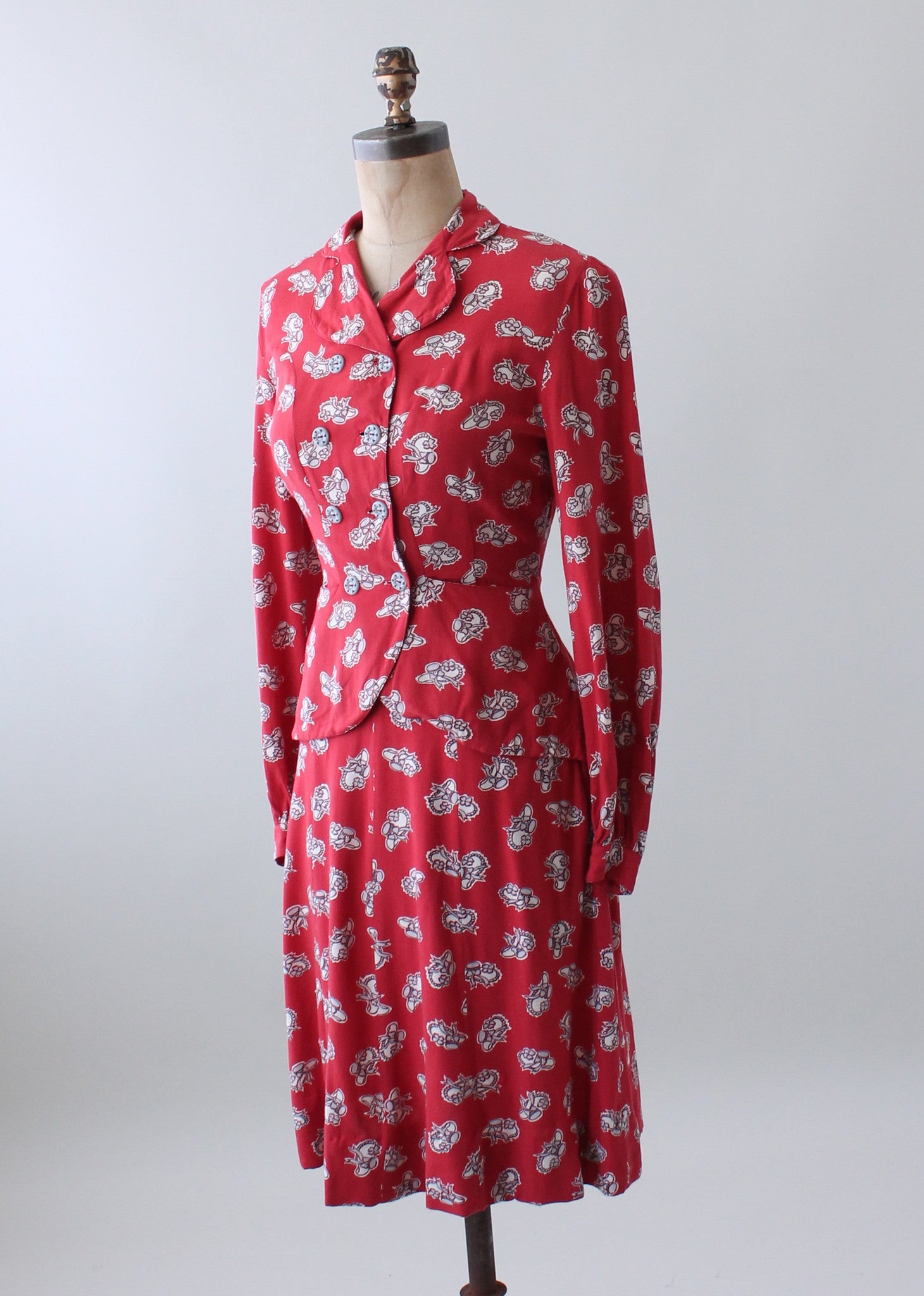 Vintage 1940s Hats Novelty Print Rayon Suit