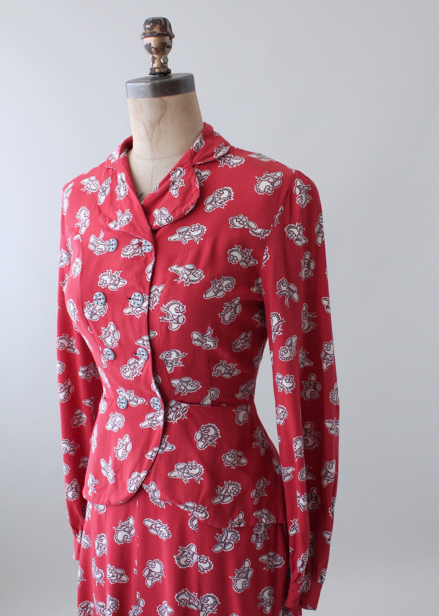 Vintage 1940s Hats Novelty Print Rayon Suit