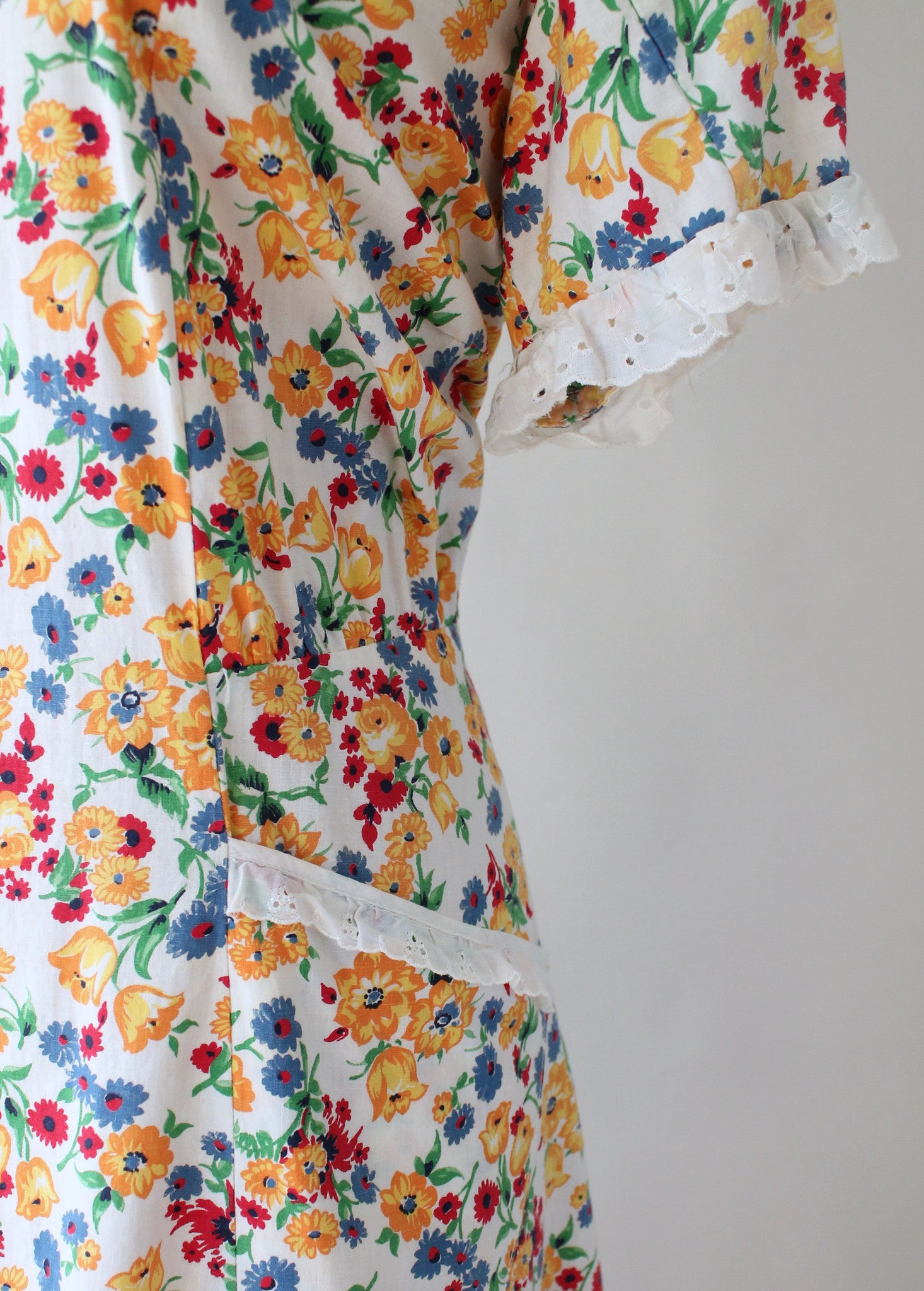 Vintage 1930s Floral Feedsack and Lace Day Dress