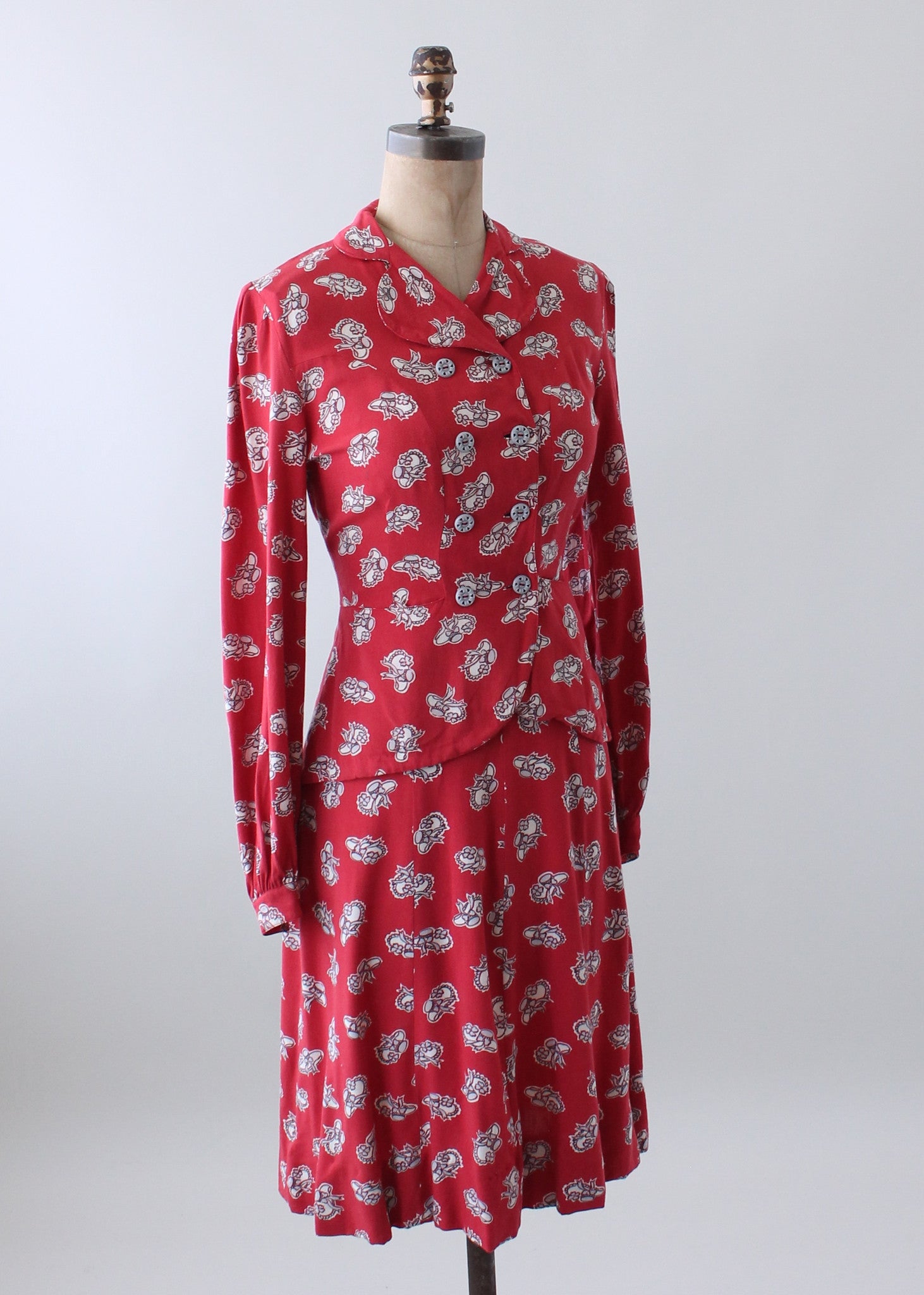 Vintage 1940s Hats Novelty Print Rayon Suit