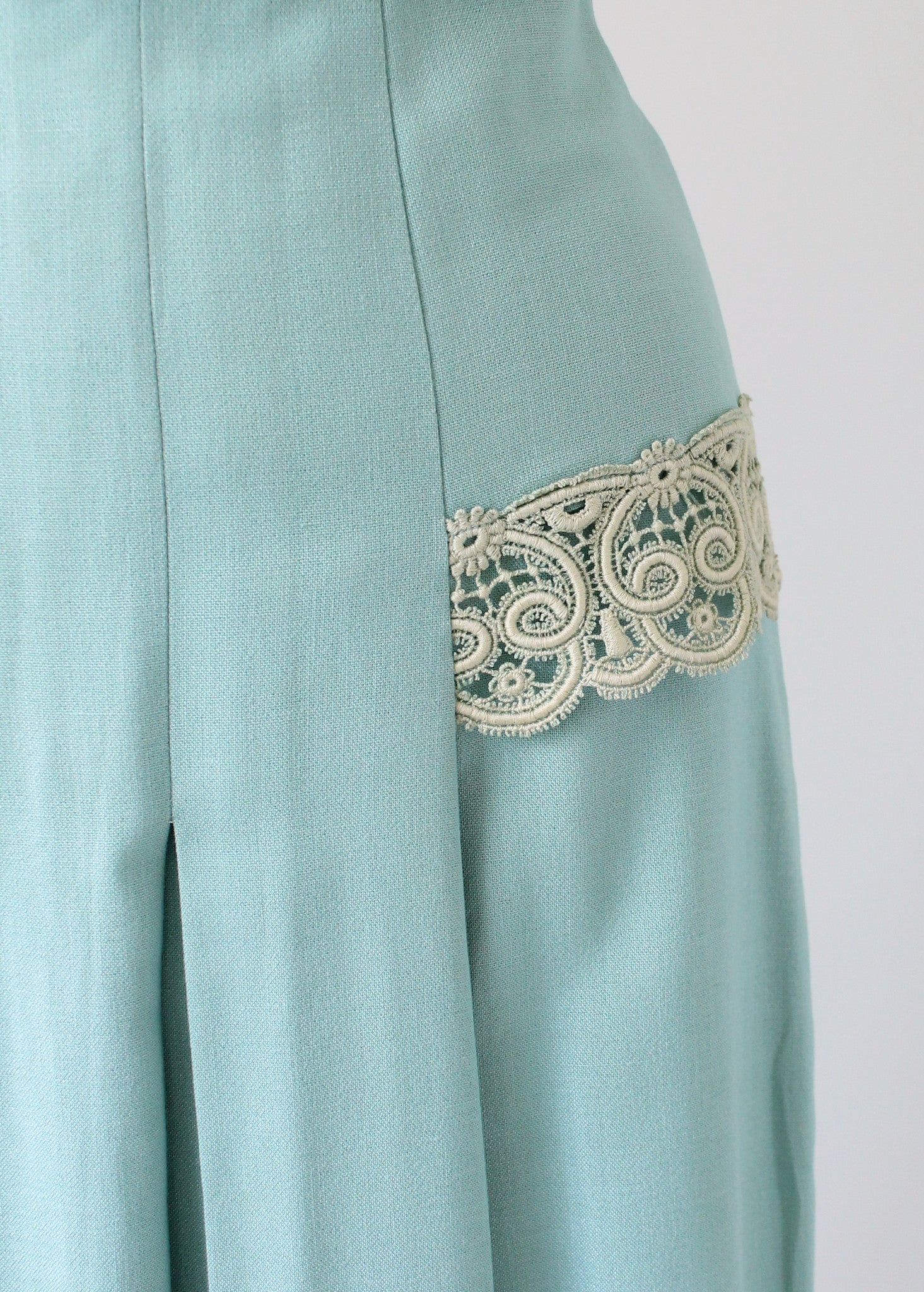 Vintage 1940s Minty Minx Modes Day Dress