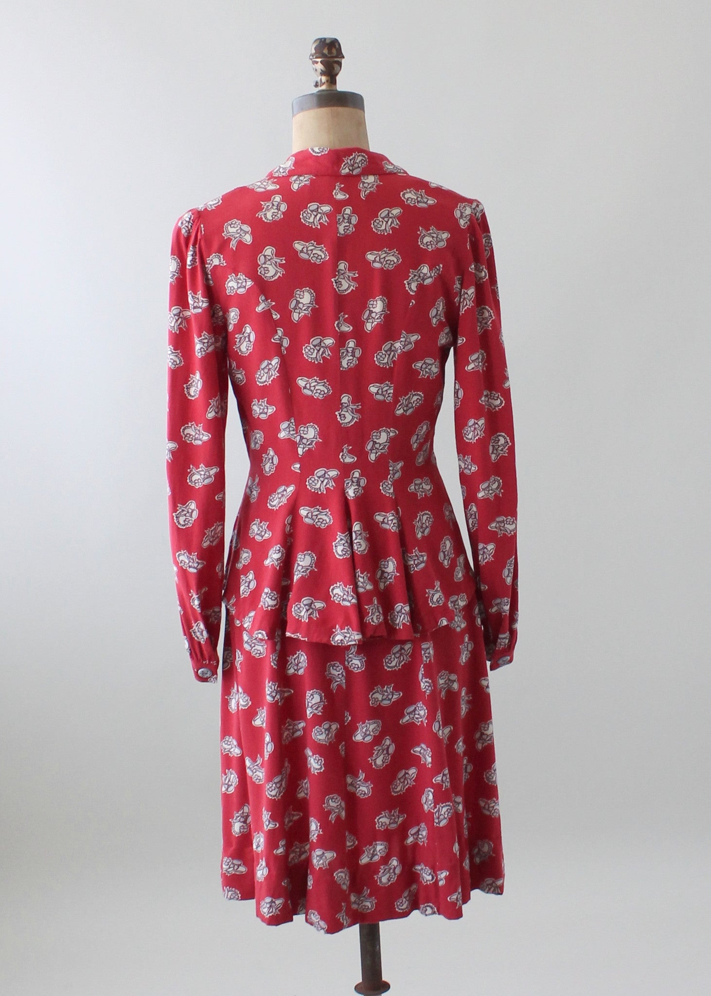 Vintage 1940s Hats Novelty Print Rayon Suit