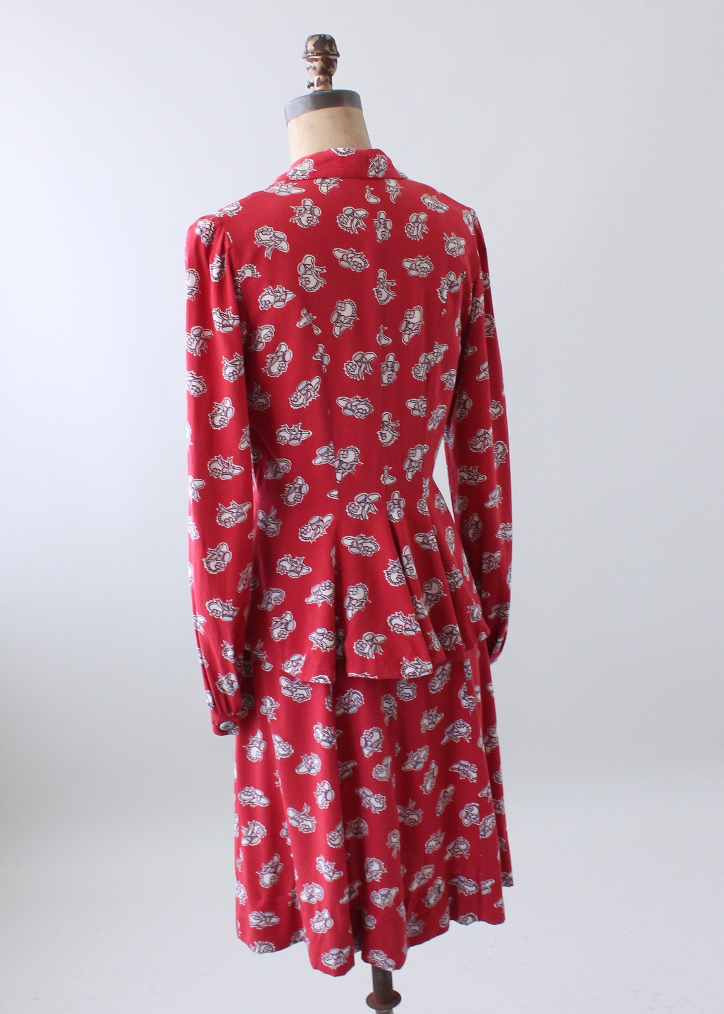 Vintage 1940s Hats Novelty Print Rayon Suit