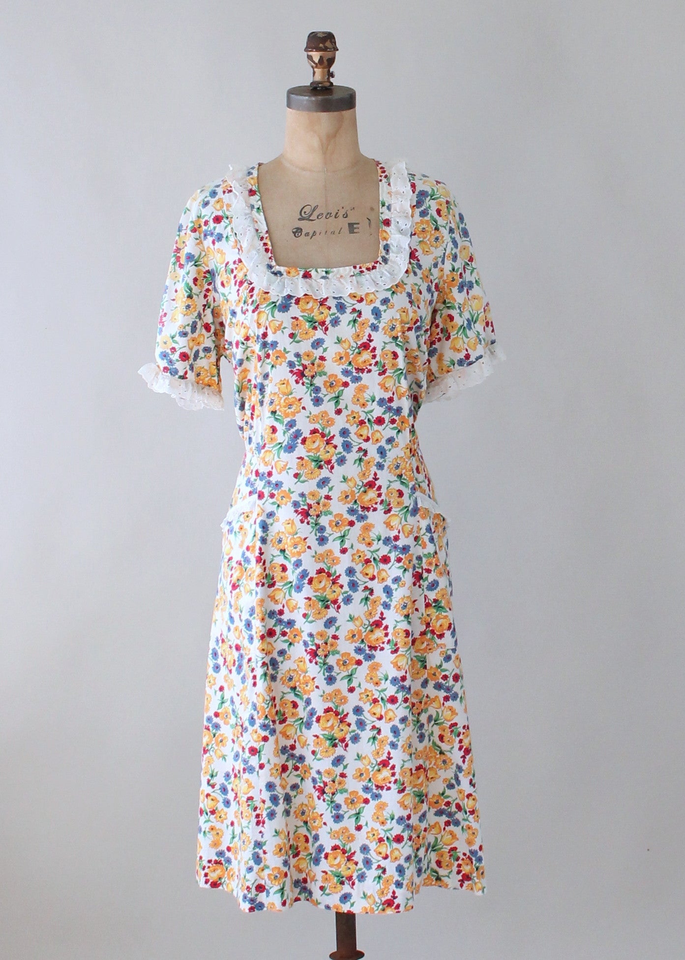 Vintage 1930s Floral Feedsack and Lace Day Dress