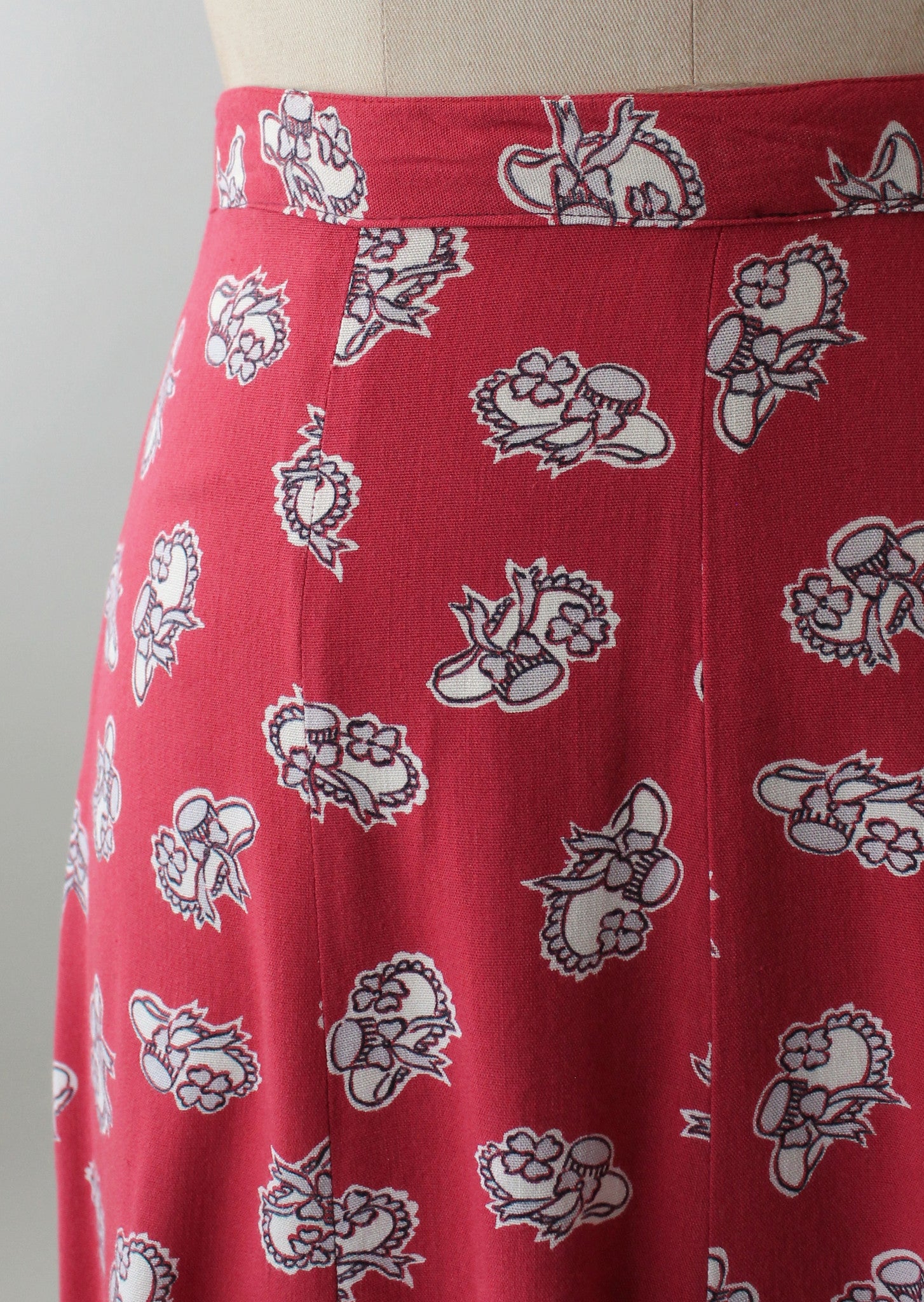 Vintage 1940s Hats Novelty Print Rayon Suit