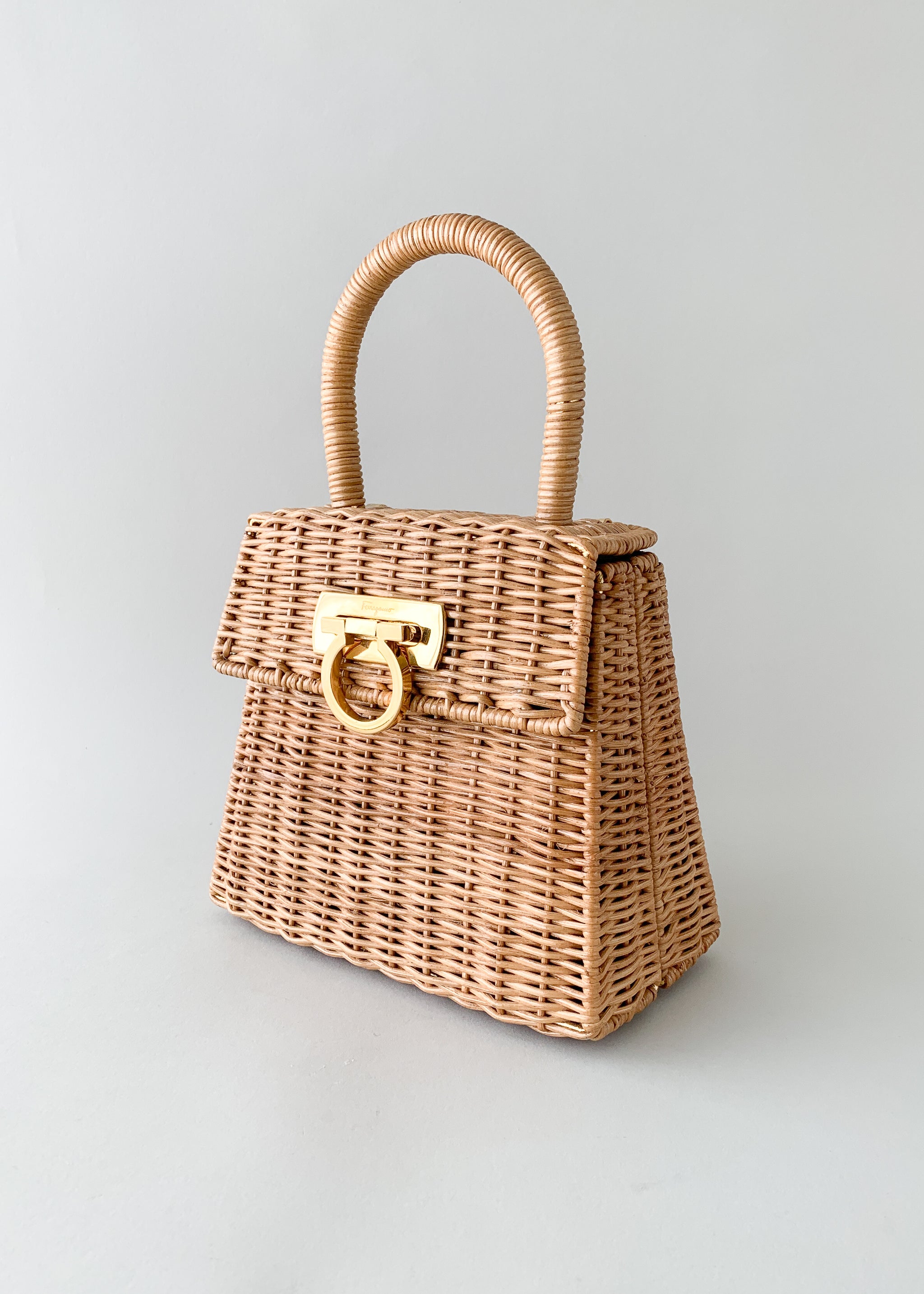 Ferragamo (Lizard-leather) Vintage Vara Bow 2-Way Handbag (Like-New  Condition), Luxury, Bags & Wallets on Carousell