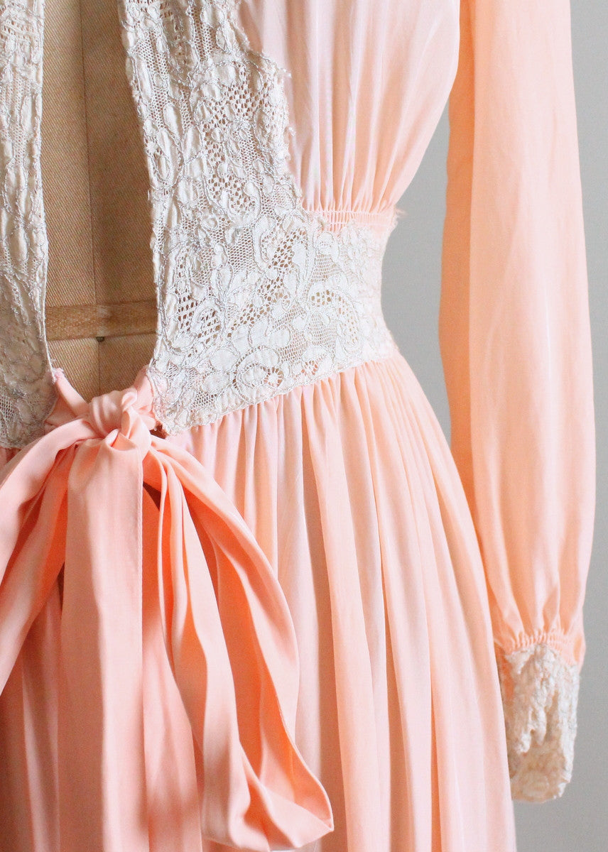 Vintage 1940s Peach Rayon and Lace Lounging Robe