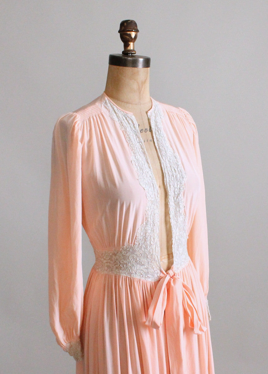 Vintage 1940s Peach Rayon and Lace Lounging Robe