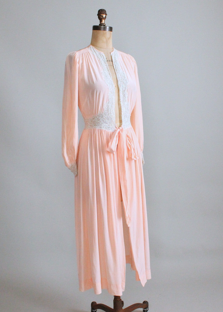 Vintage 1940s Peach Rayon and Lace Lounging Robe