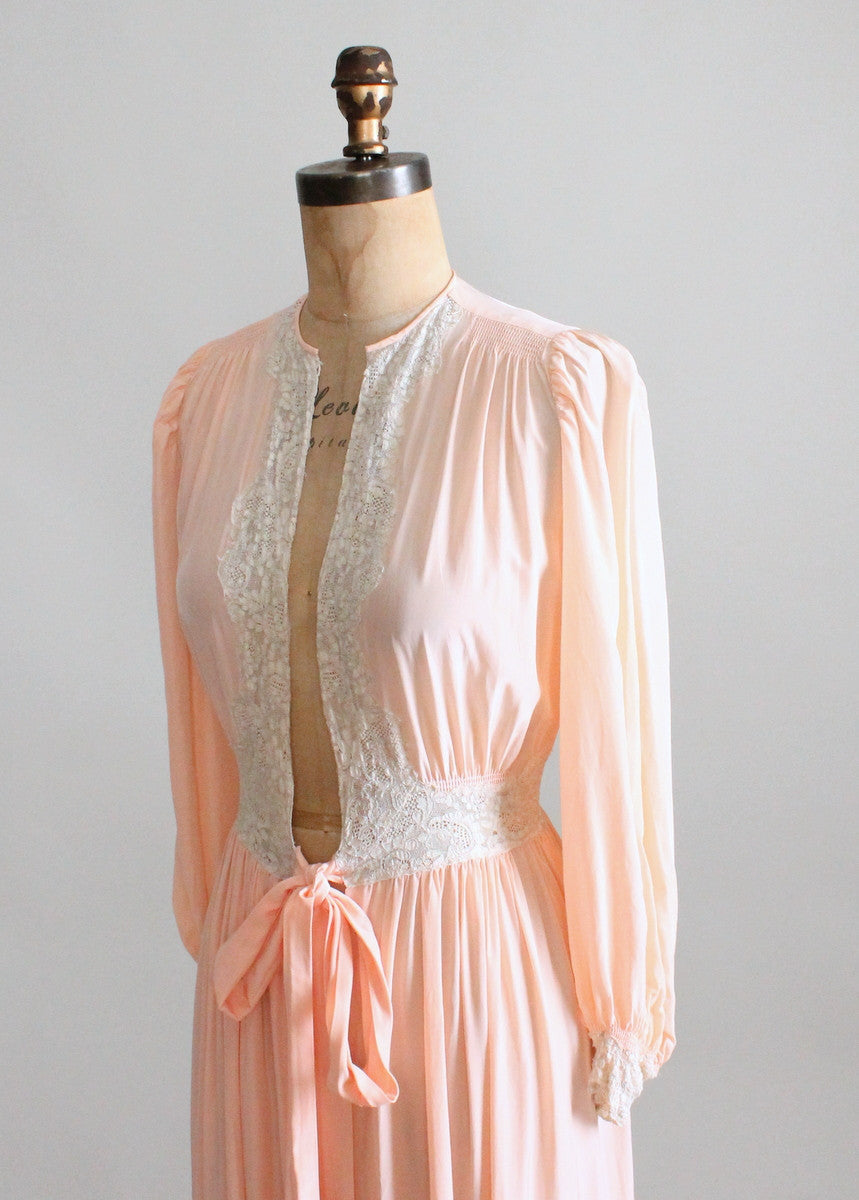 Vintage 1940s Peach Rayon and Lace Lounging Robe